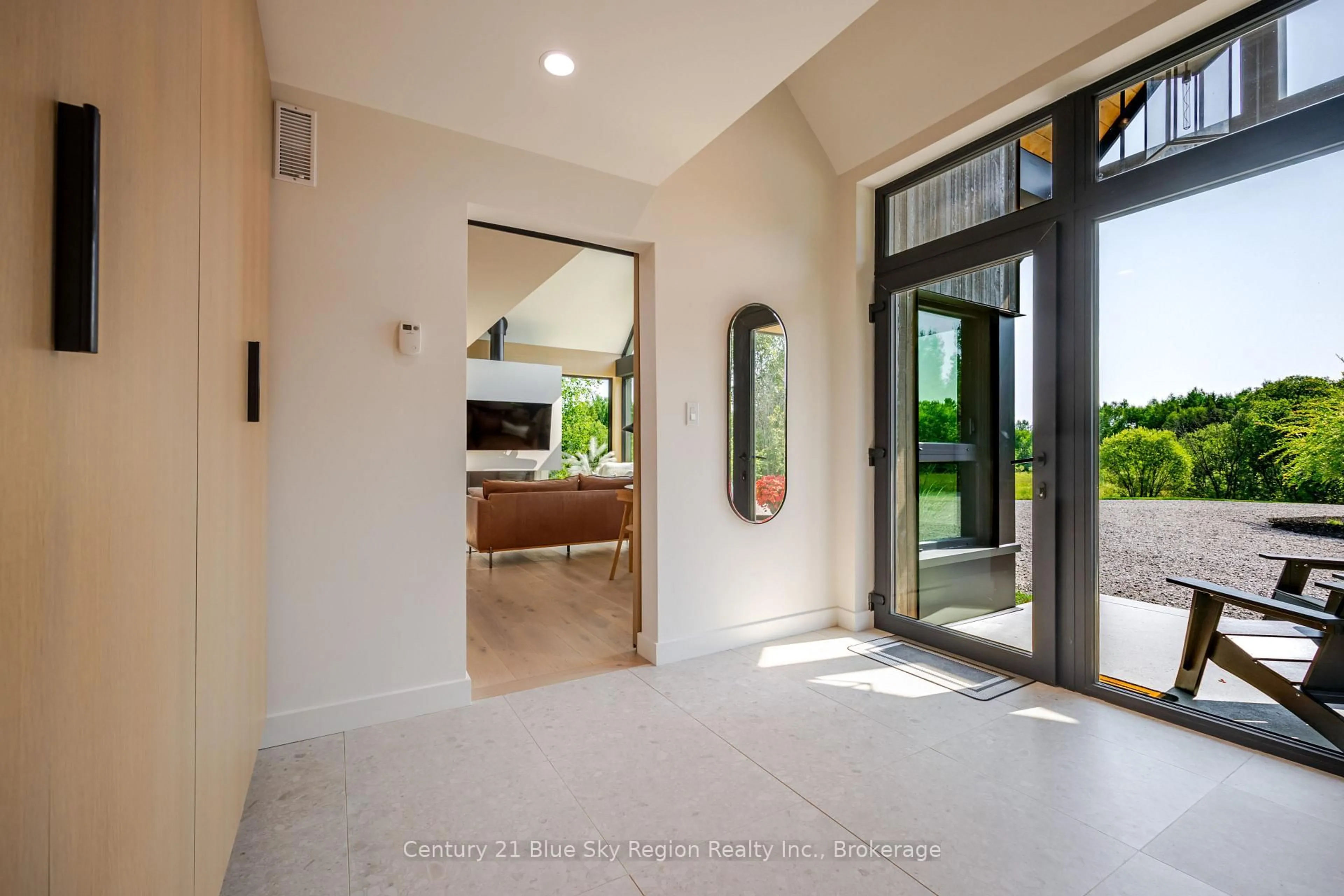 Indoor entryway for 466 Ouellette Rd, East Ferris Ontario P0H 1K0