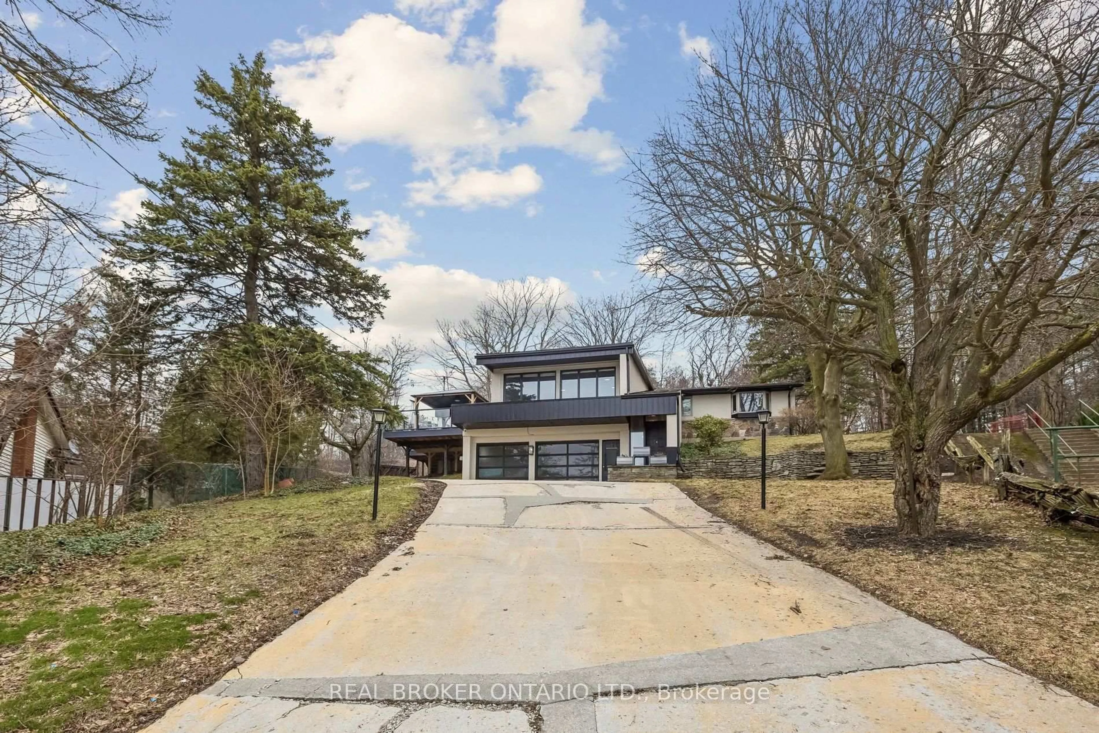 A pic from outside/outdoor area/front of a property/back of a property/a pic from drone, street for 3 Chicopee Terr, Kitchener Ontario N2A 1T2