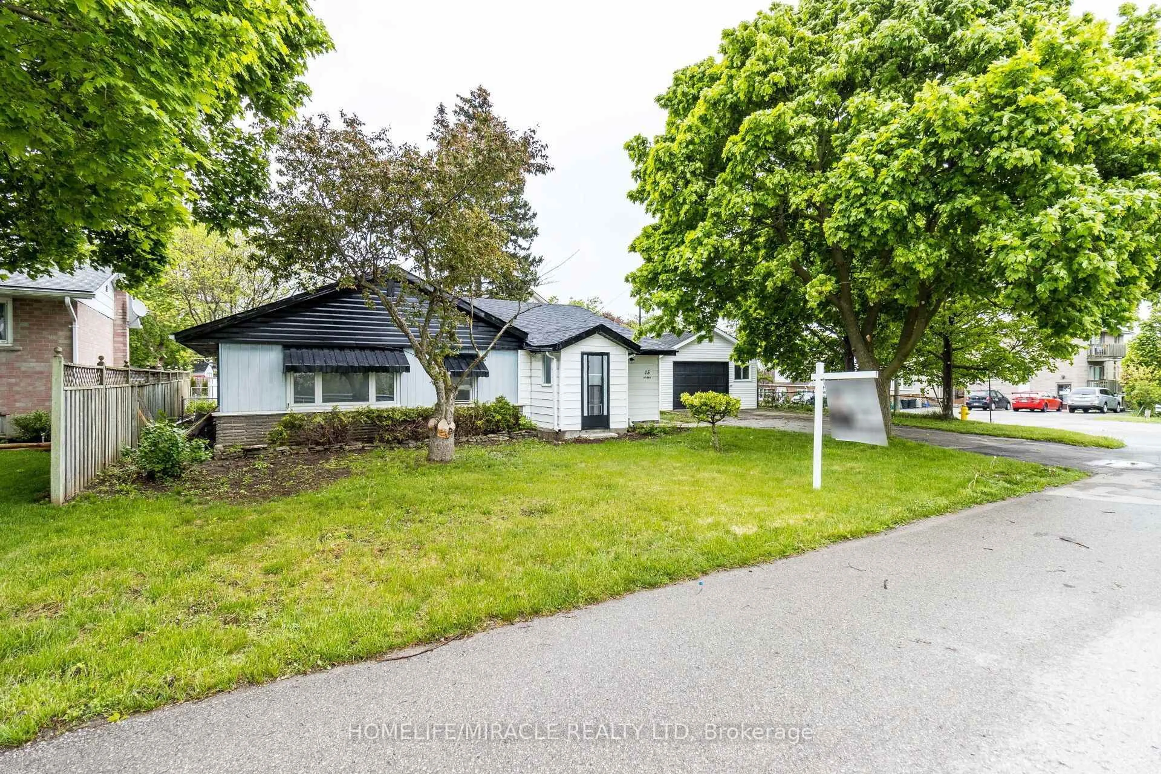A pic from outside/outdoor area/front of a property/back of a property/a pic from drone, street for 15 Spiers Cres, Cambridge Ontario N1R 3A9