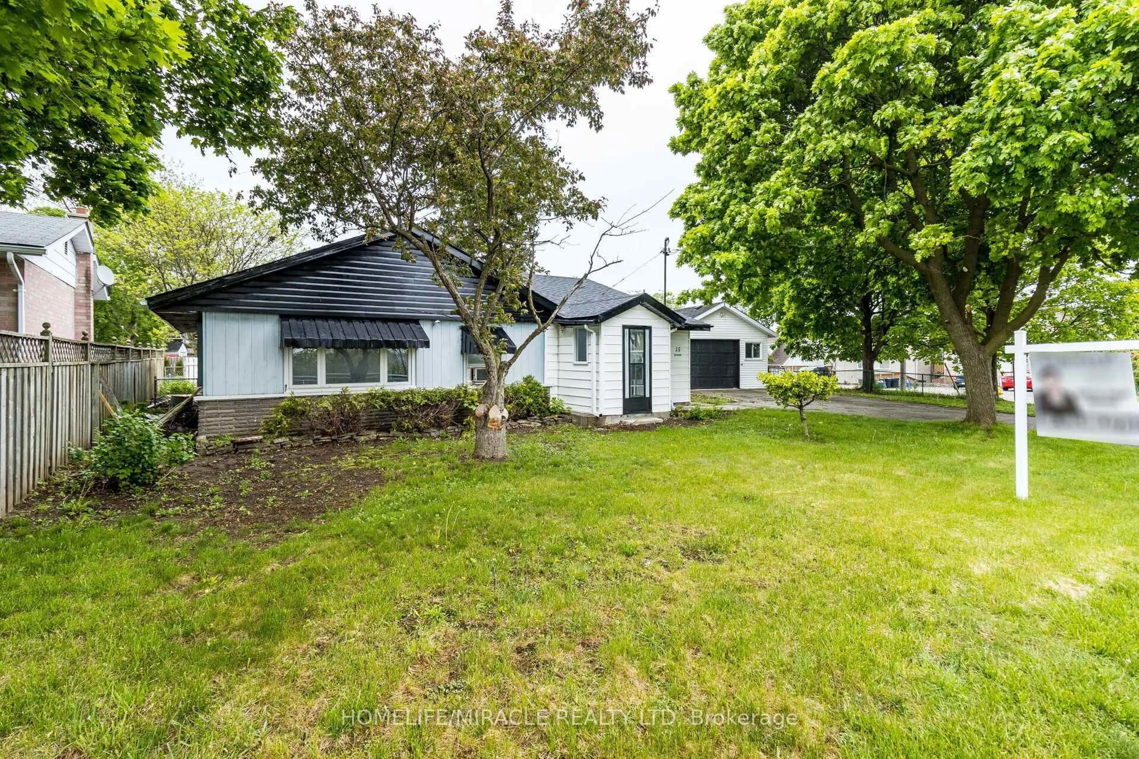 A pic from outside/outdoor area/front of a property/back of a property/a pic from drone, street for 15 Spiers Cres, Cambridge Ontario N1R 3A9