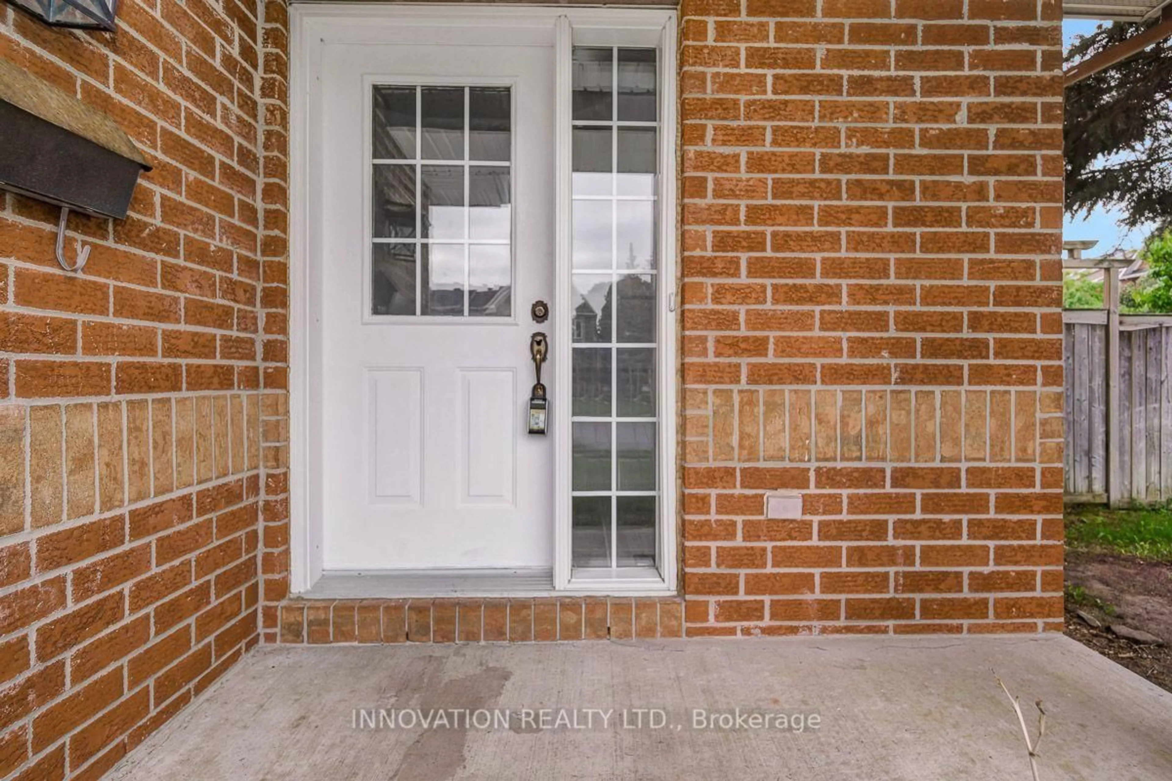 Indoor entryway for 1310 Halton Terr, Ottawa Ontario K2K 3K6