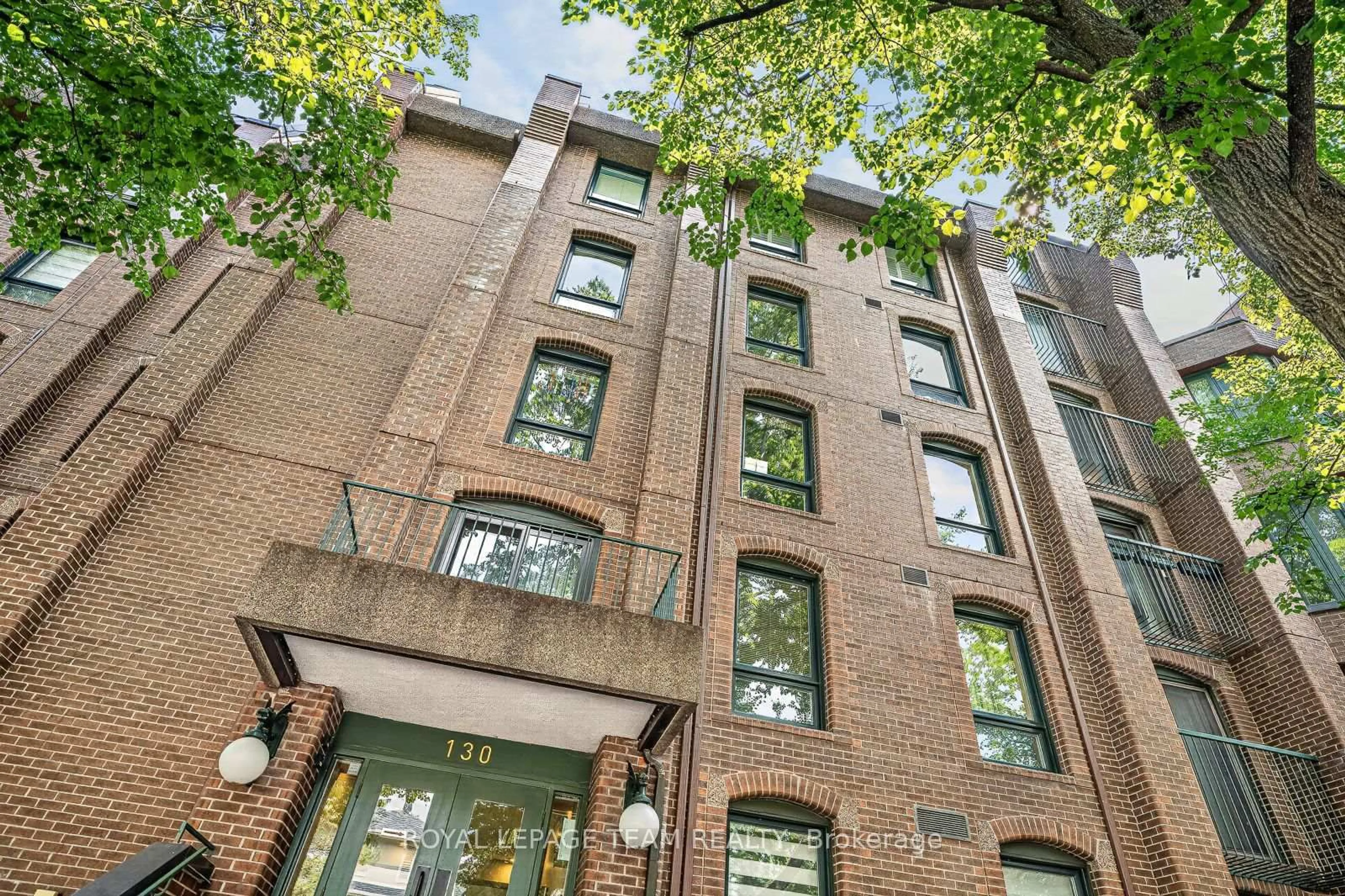 Home with brick exterior material, building for 130 Rideau Terr #7, Ottawa Ontario K1M 0Z2