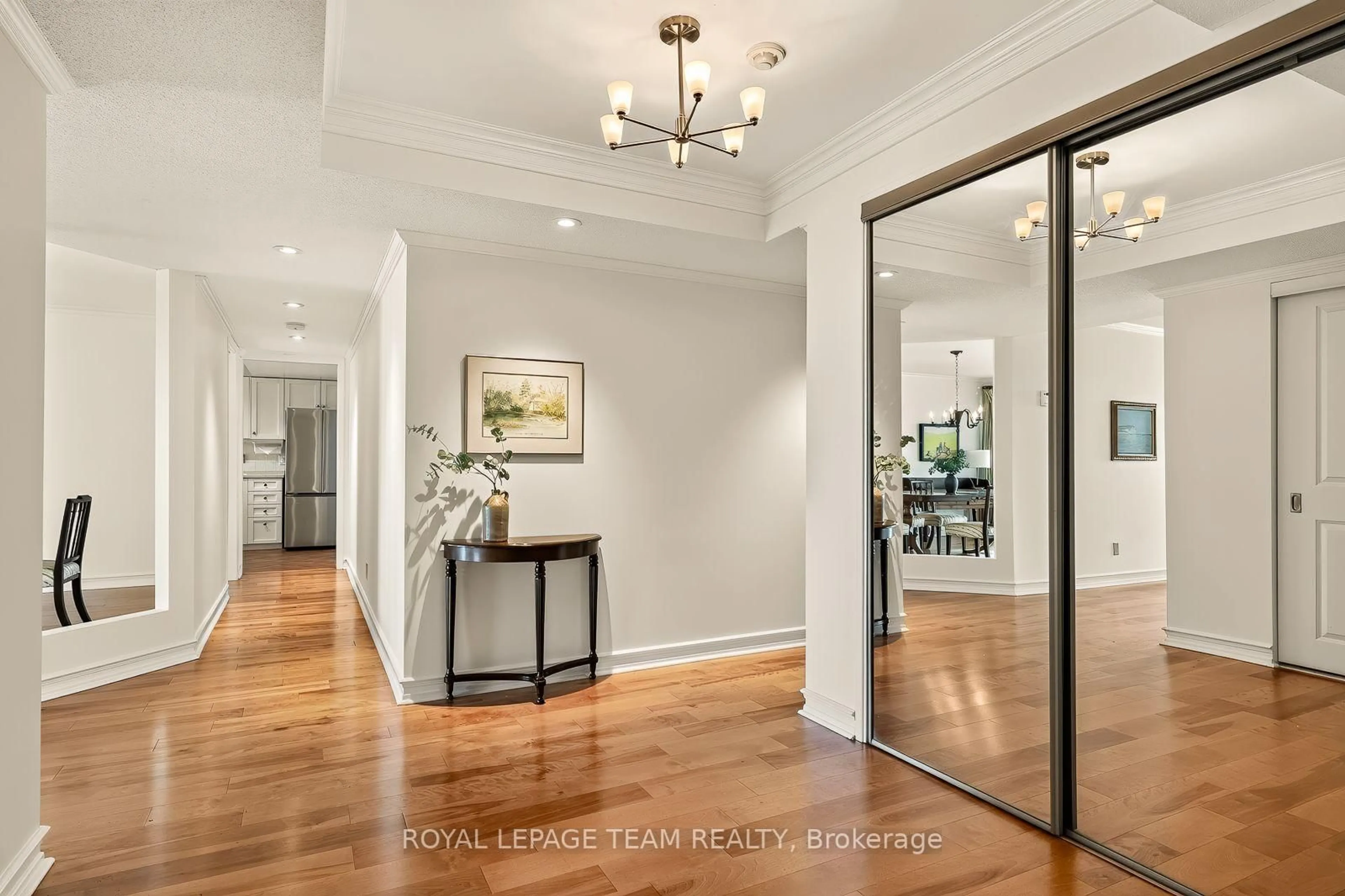 Indoor entryway for 130 Rideau Terr #7, Ottawa Ontario K1M 0Z2