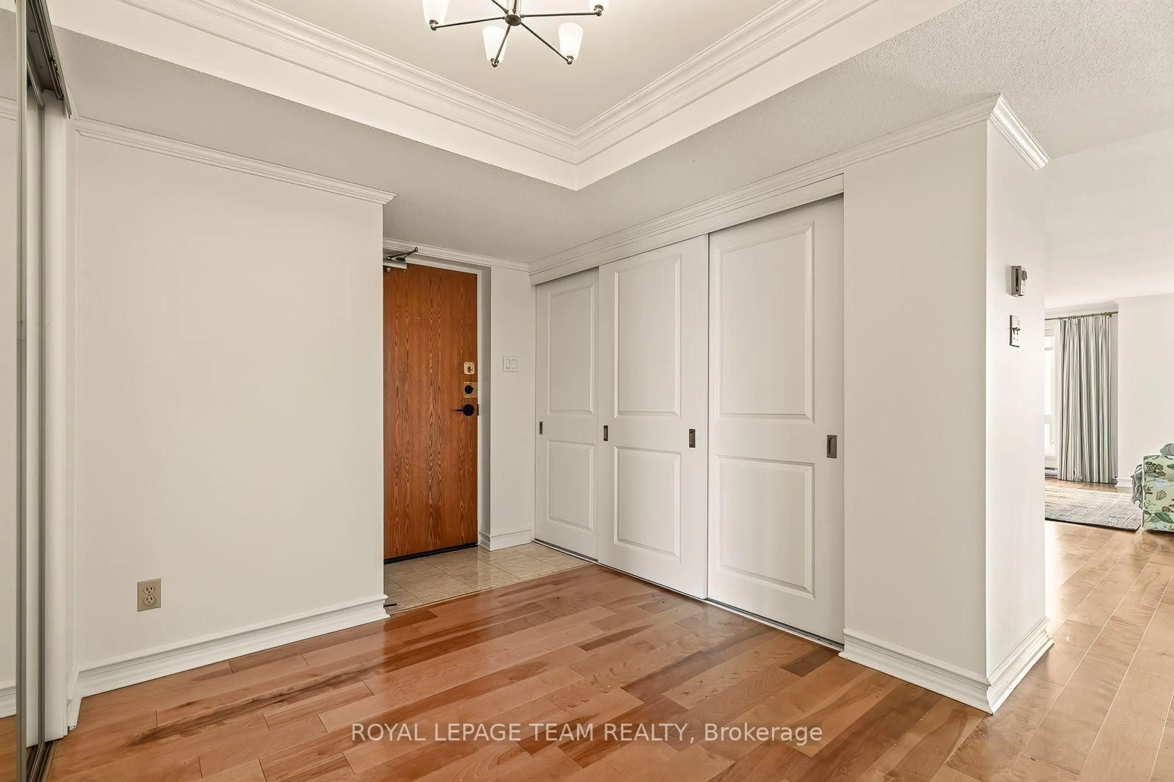 Indoor entryway for 130 Rideau Terr #7, Ottawa Ontario K1M 0Z2