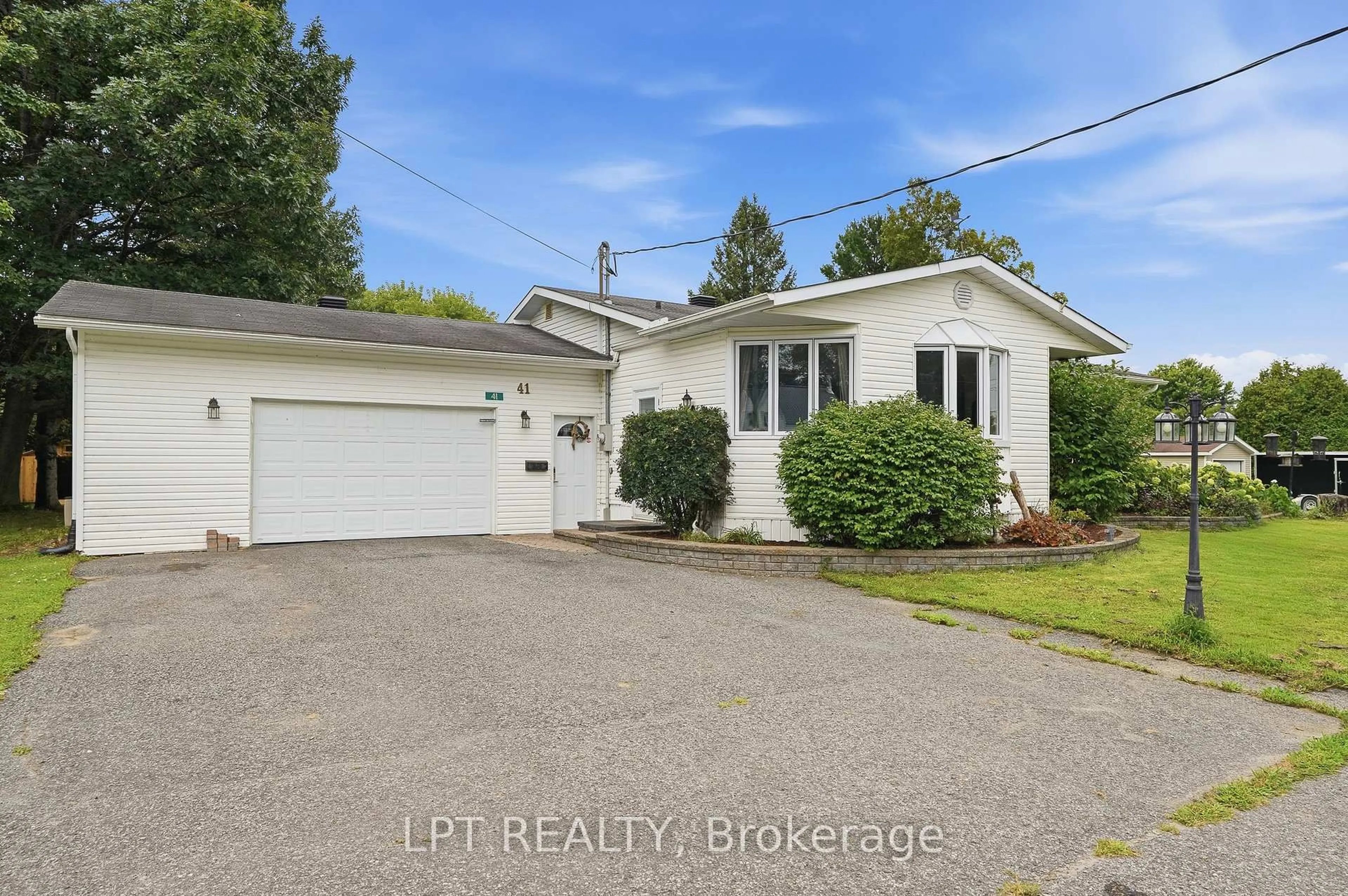 A pic from outside/outdoor area/front of a property/back of a property/a pic from drone, street for 41 St Polycarp St, North Stormont Ontario K0C 1W0
