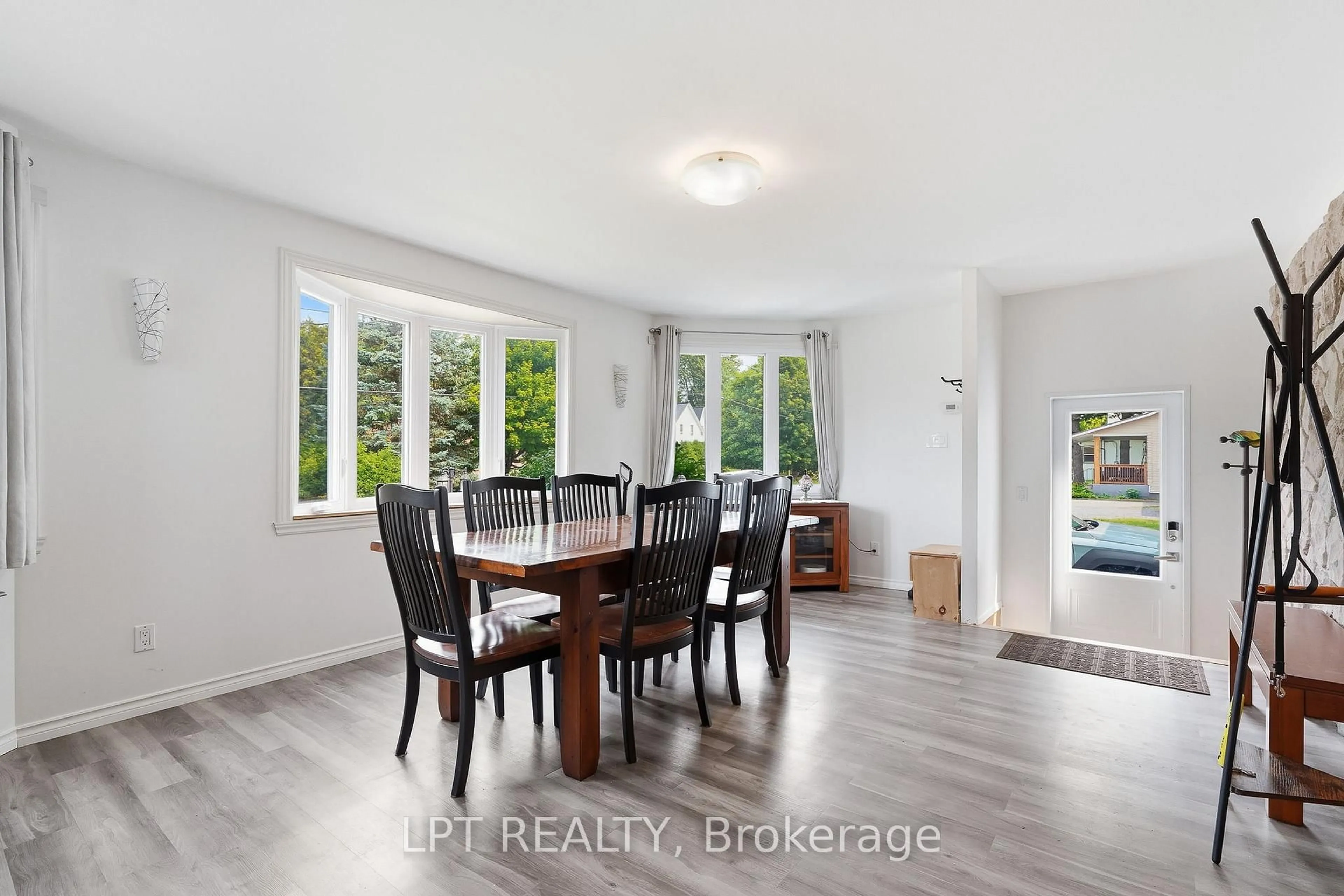 Dining room, wood/laminate floor for 41 St Polycarp St, North Stormont Ontario K0C 1W0