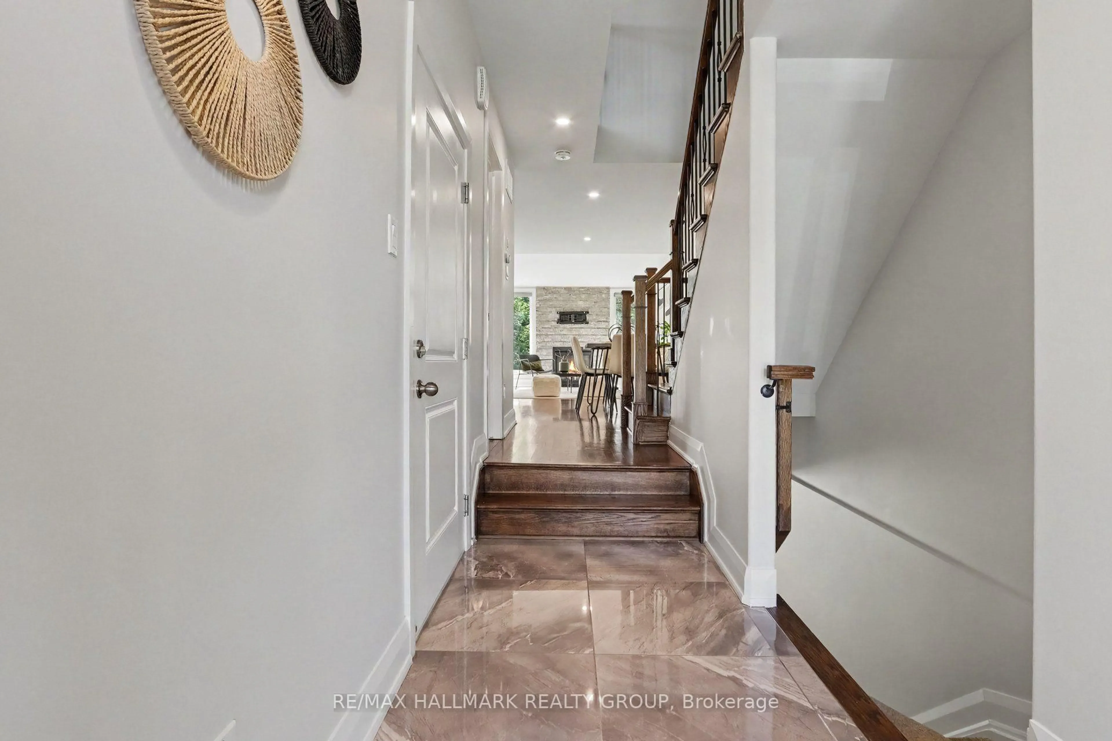 Indoor entryway for 52 Porter St, Stittsville Ontario K2S 2L9