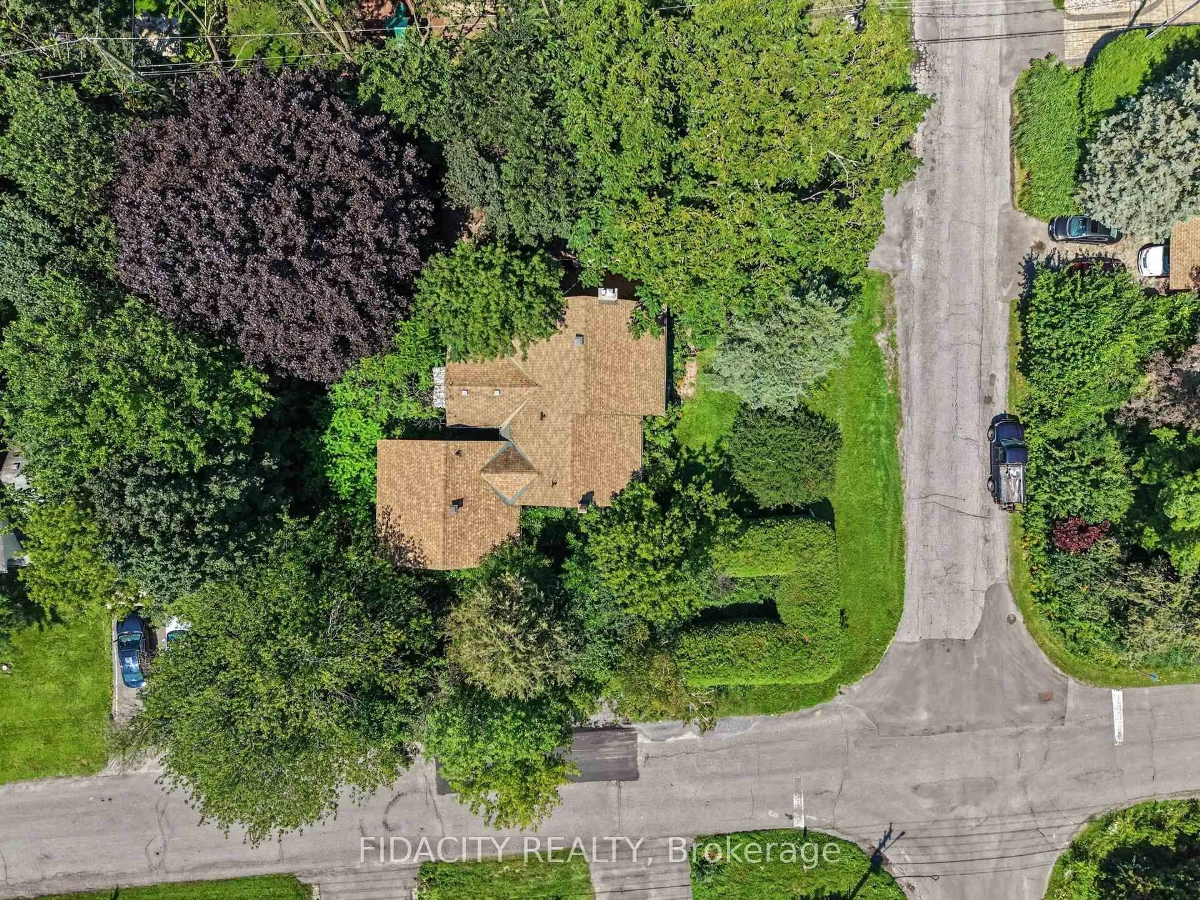 A pic from outside/outdoor area/front of a property/back of a property/a pic from drone, street for 6 Malcolm Pl, Ottawa Ontario K2G 1P4