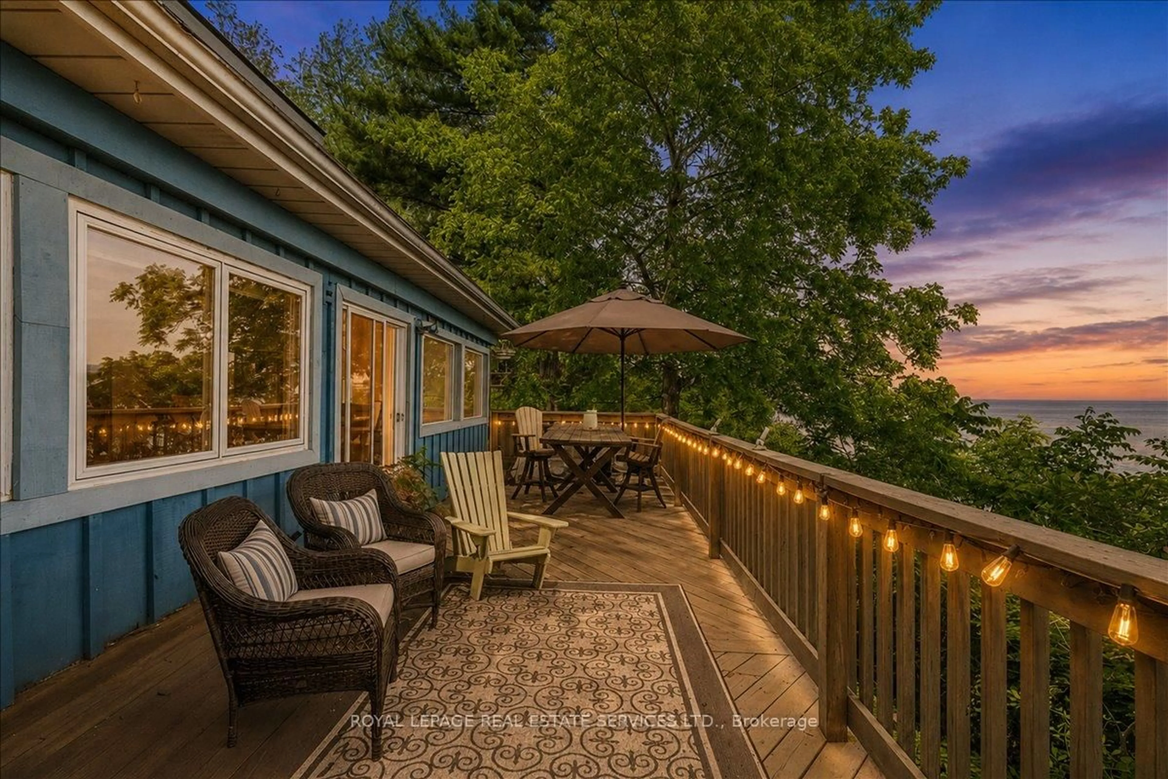 Patio, water/lake/river/ocean view for 2 14th St, Grimsby Ontario L3M 2W2