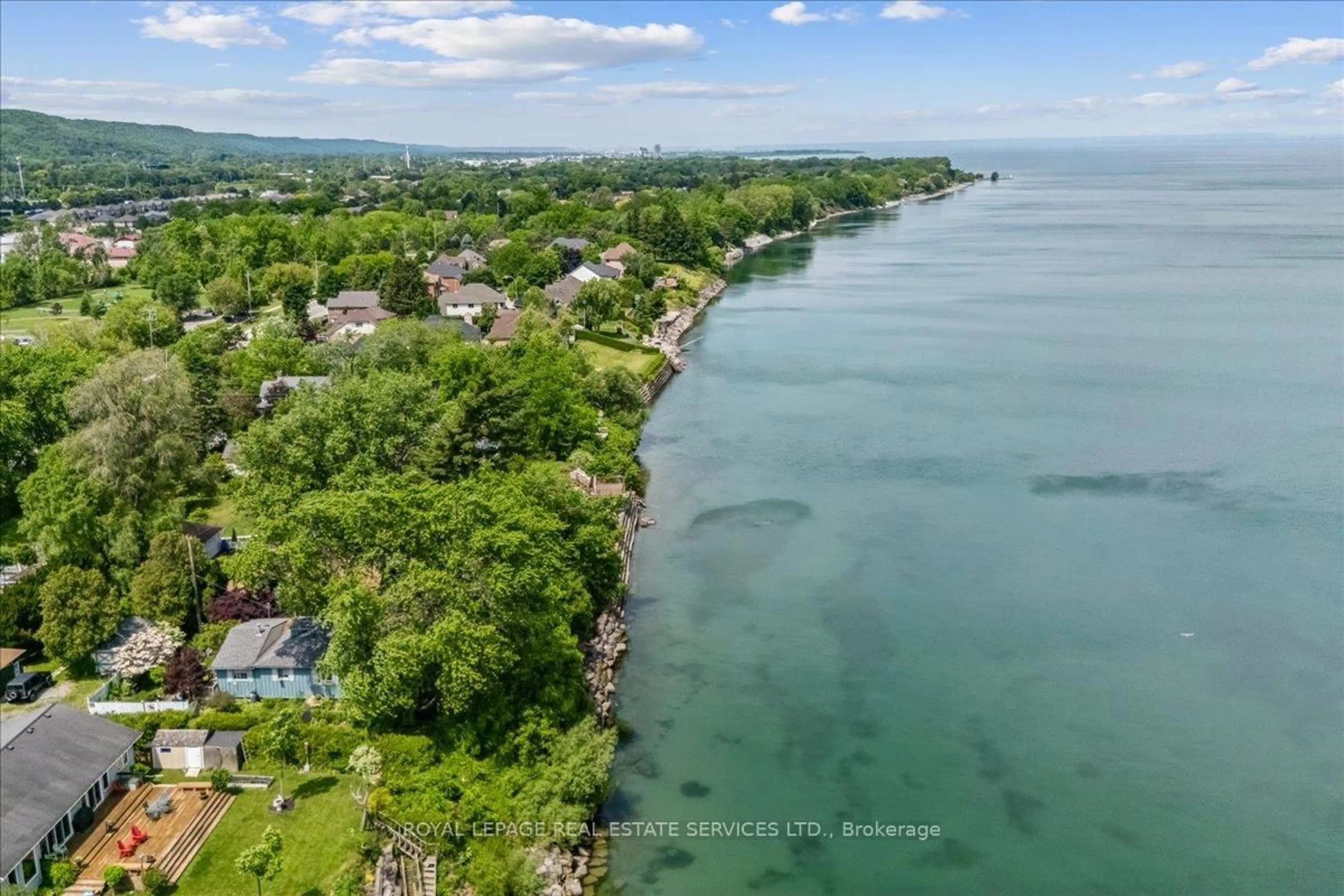 A pic from outside/outdoor area/front of a property/back of a property/a pic from drone, water/lake/river/ocean view for 2 14th St, Grimsby Ontario L3M 2W2