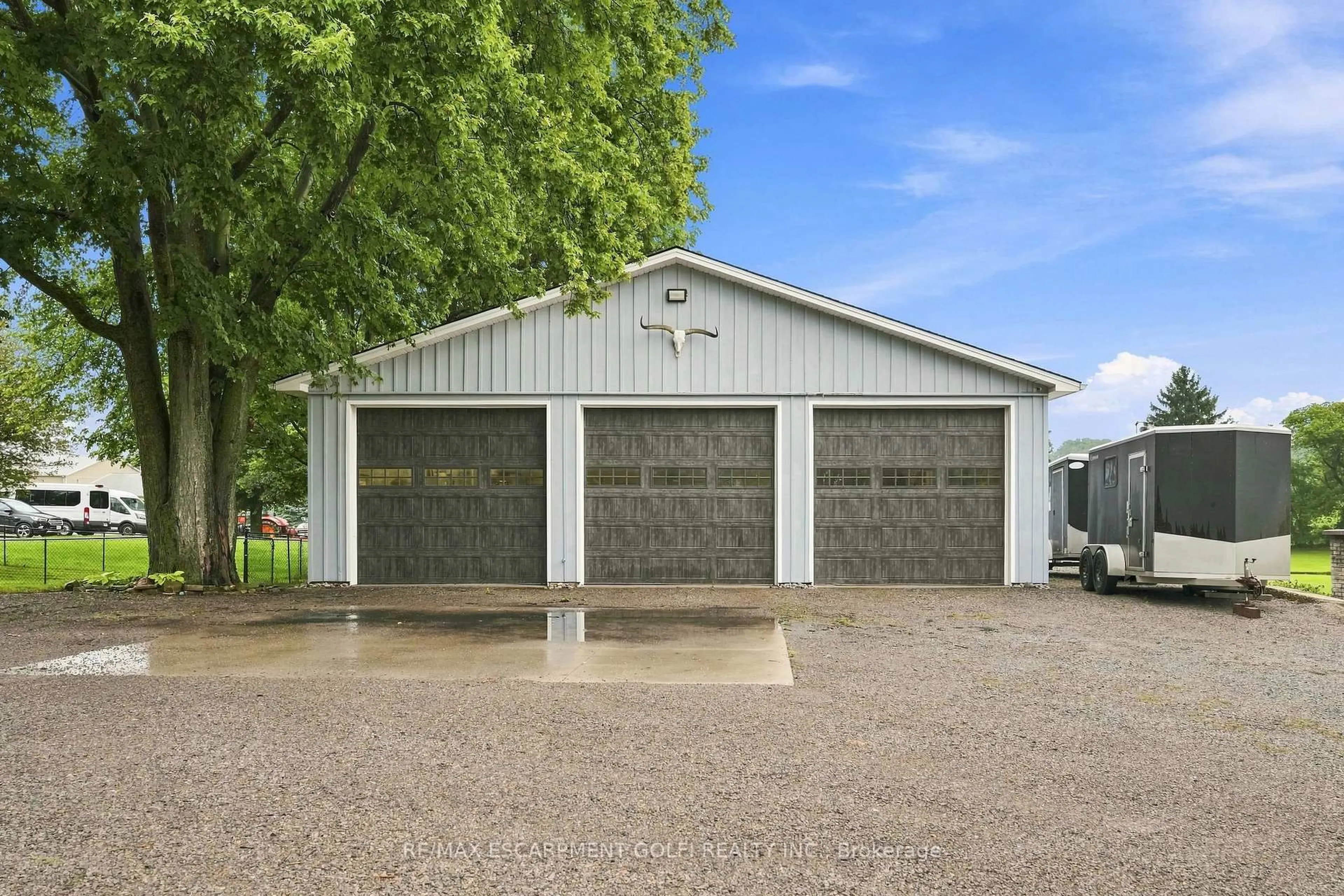 Indoor garage for 146 Lynden Rd, Hamilton Ontario L0R 1T0