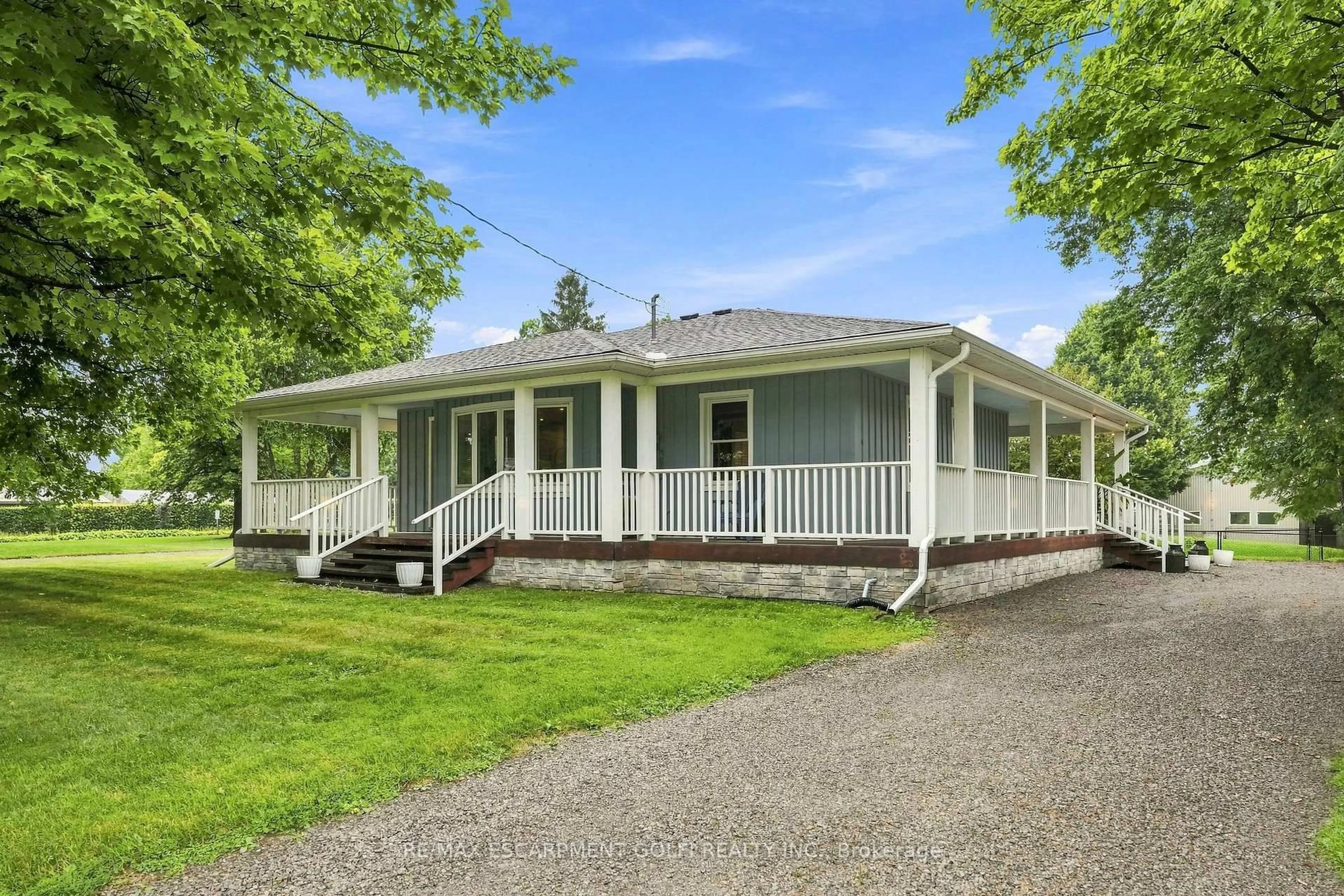 Home with vinyl exterior material, street for 146 Lynden Rd, Hamilton Ontario L0R 1T0
