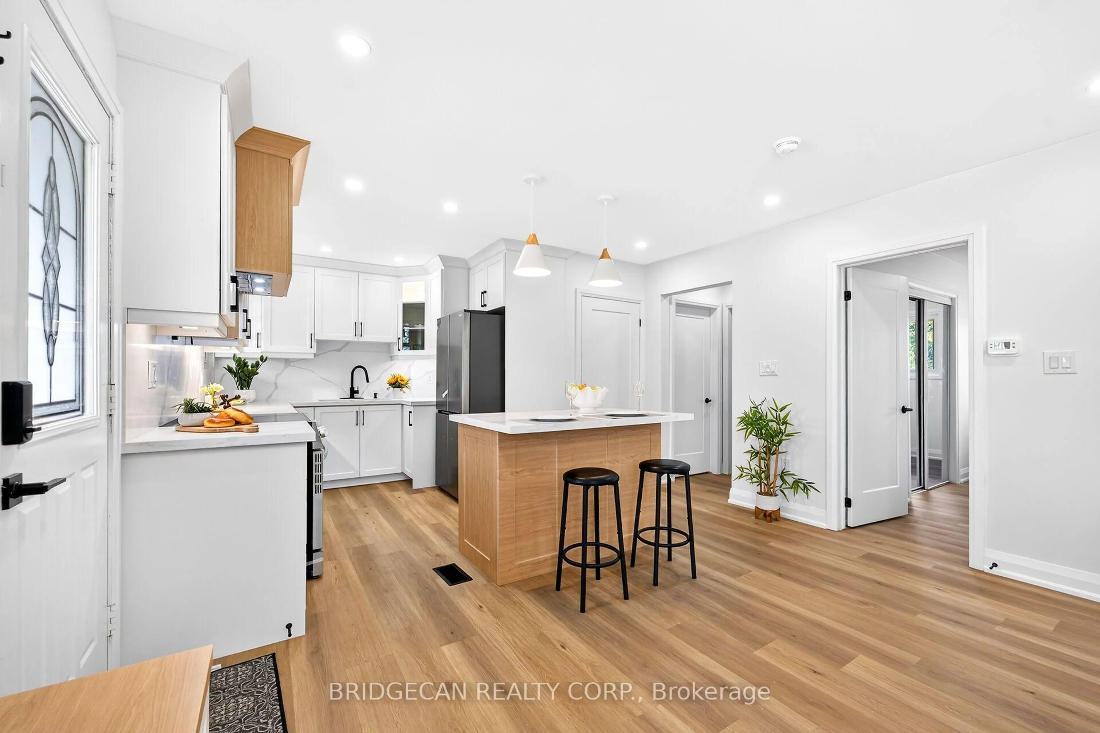 Open concept kitchen, unknown for 138 Rendell Blvd, Hamilton Ontario L8T 3P6