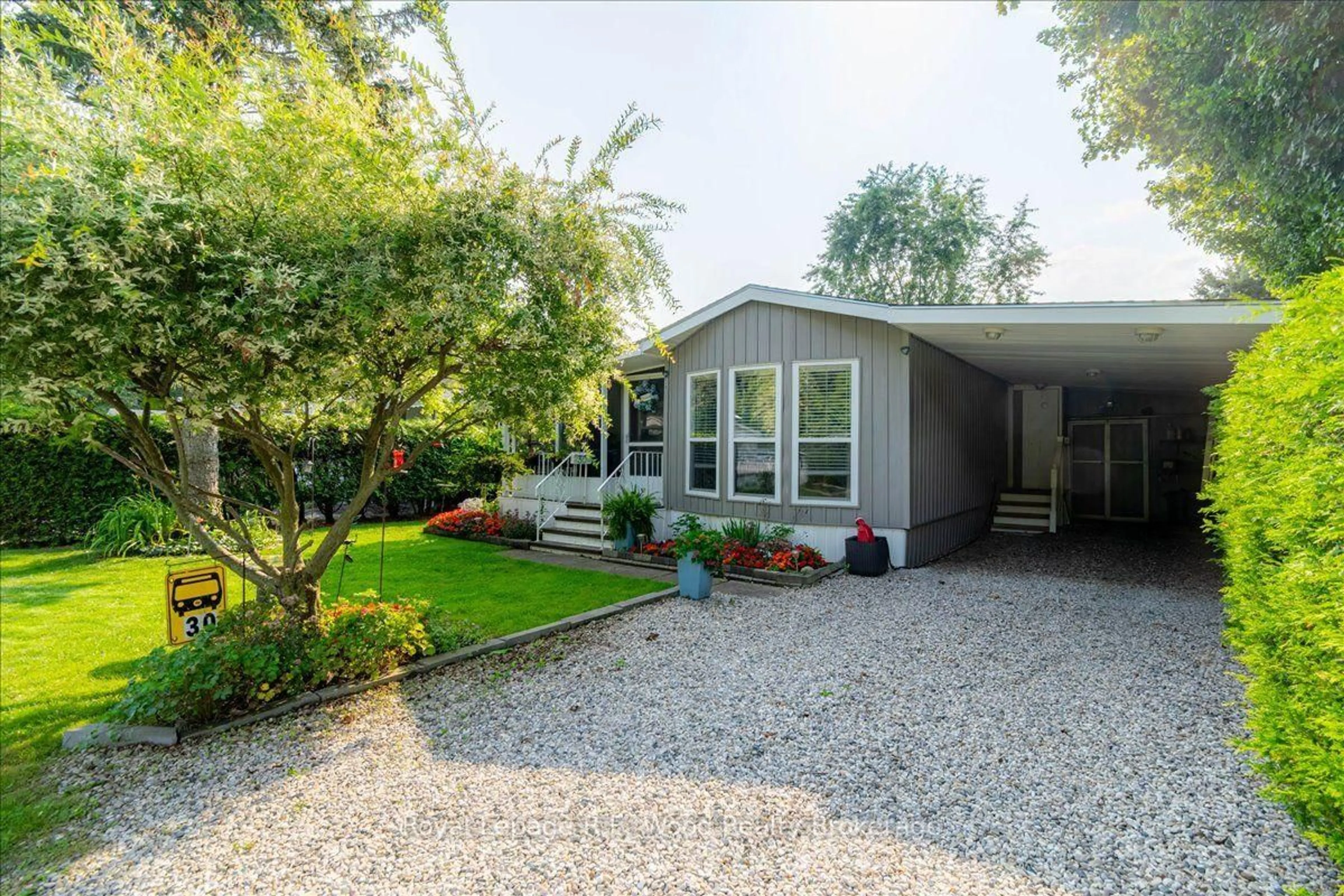 Patio, street for 592968 13 REGIONAL Rd #30, Norwich Ontario N0J 1P0