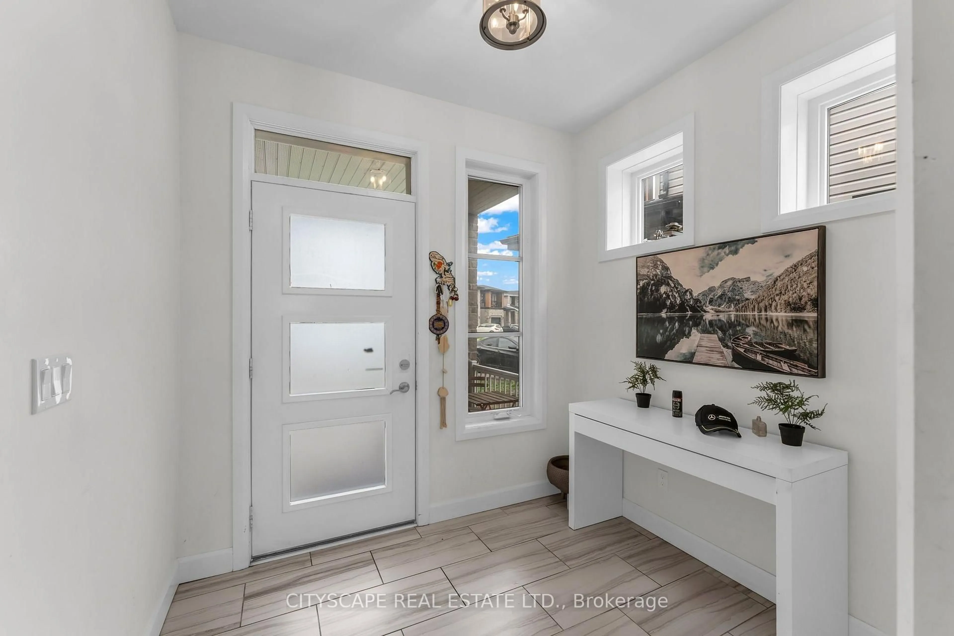 Indoor entryway for 3 Erie Crt, Loyalist Ontario K7N 0E3