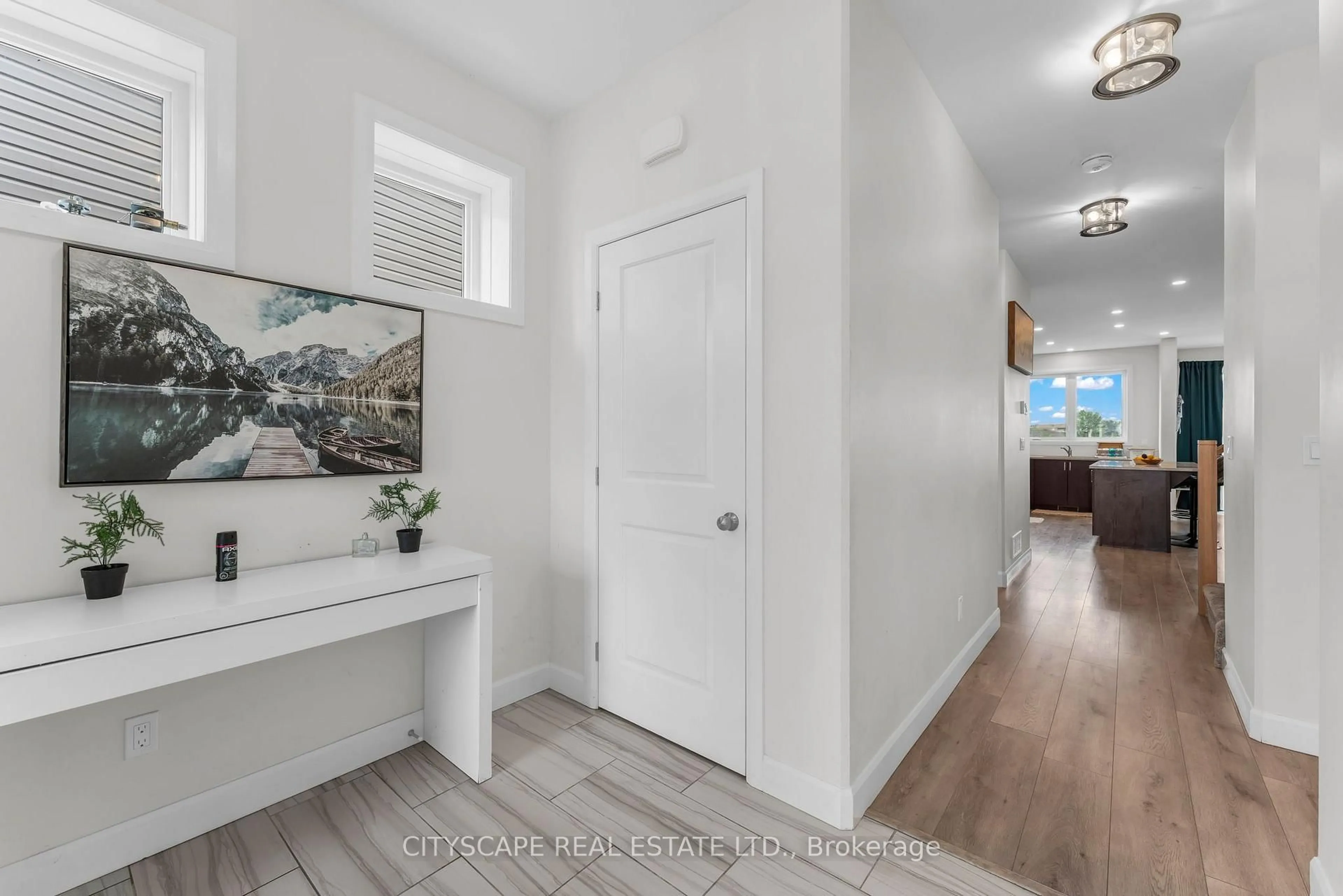 Indoor entryway for 3 Erie Crt, Loyalist Ontario K7N 0E3