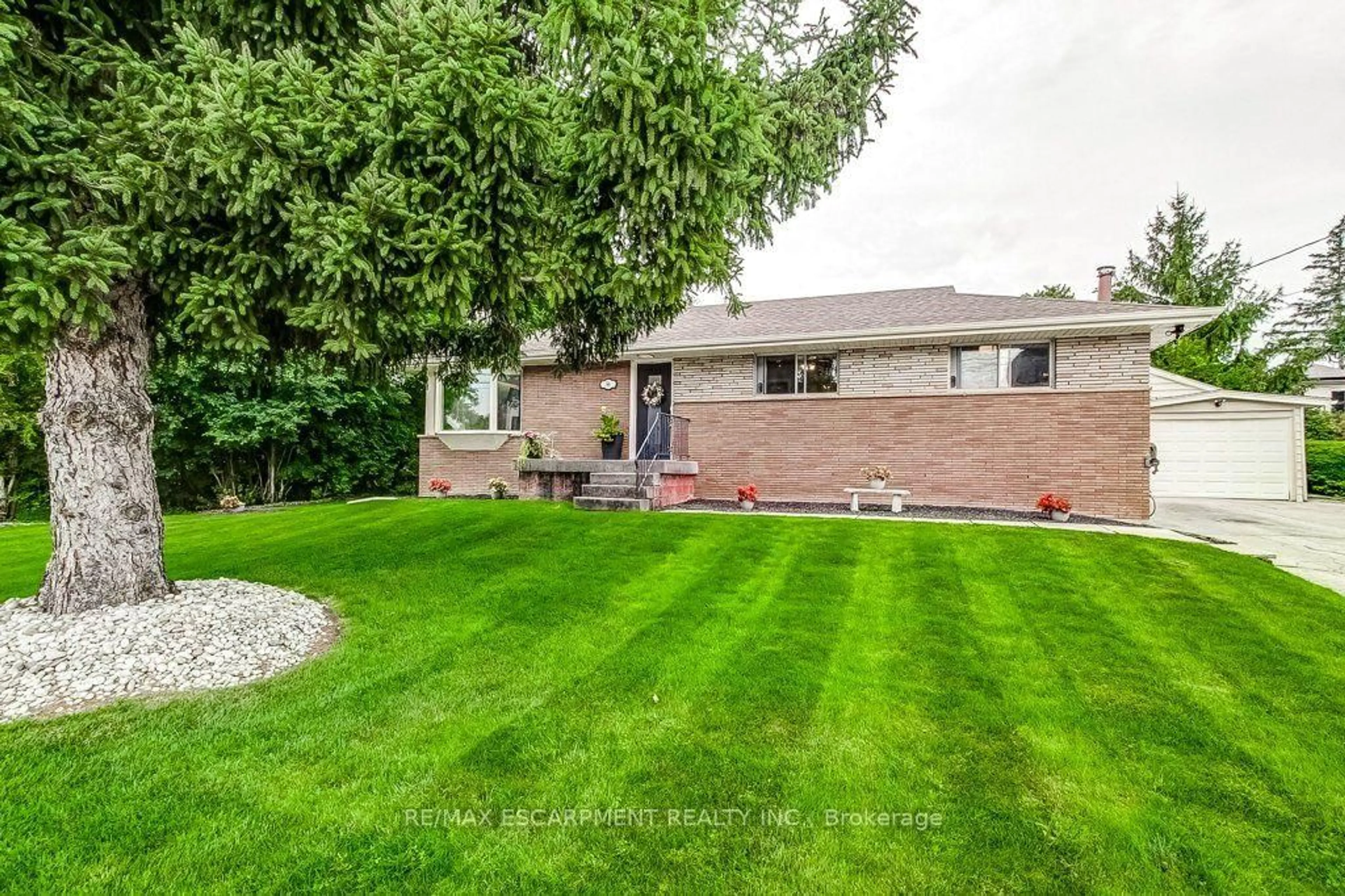A pic from outside/outdoor area/front of a property/back of a property/a pic from drone, street for 56 Barton St, Hamilton Ontario L0R 2H0