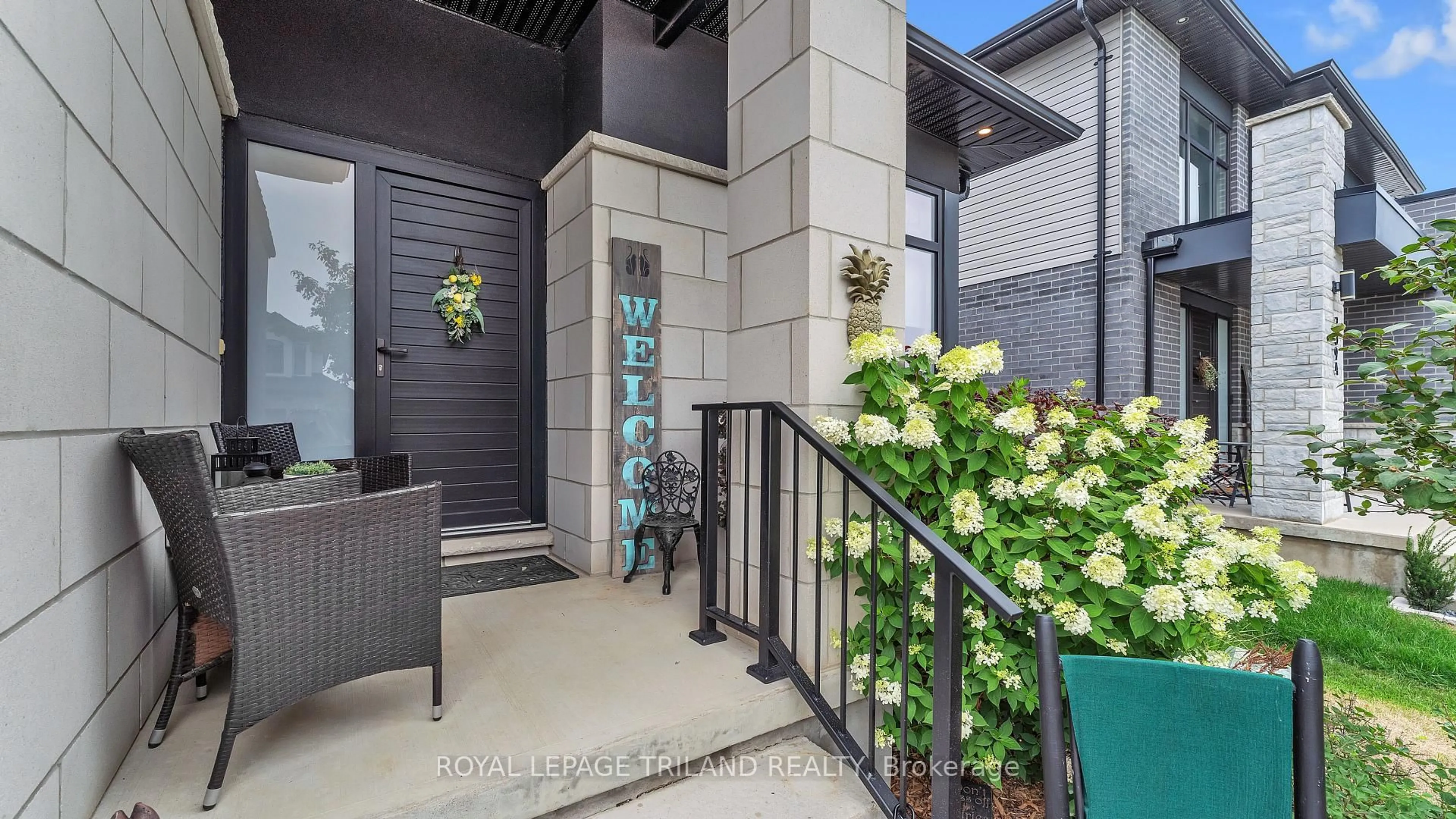Indoor entryway for 2400 Red Thorne Ave, London South Ontario N6P 0E6