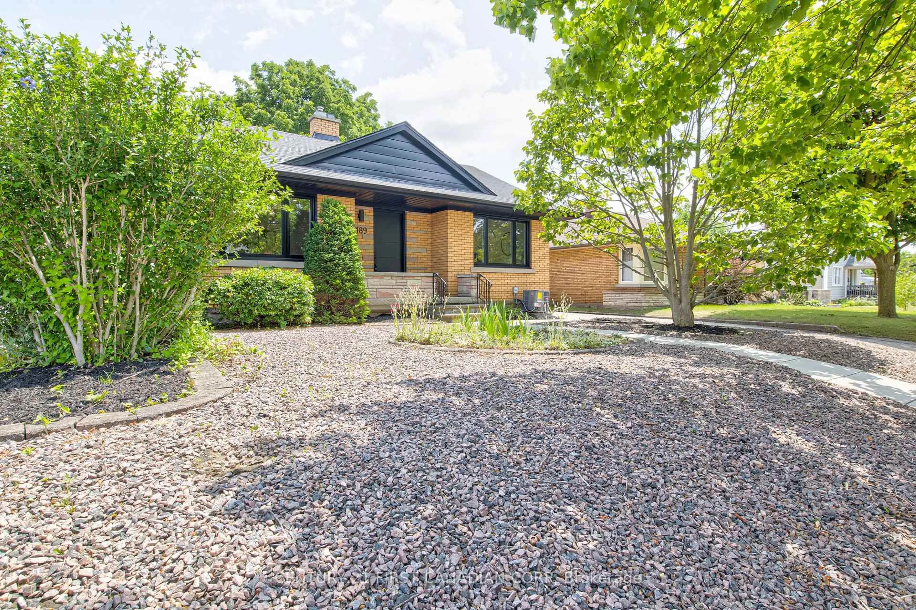 Home with brick exterior material, street for 189 EIGHTH Ave, Kitchener Ontario N2C 1S5