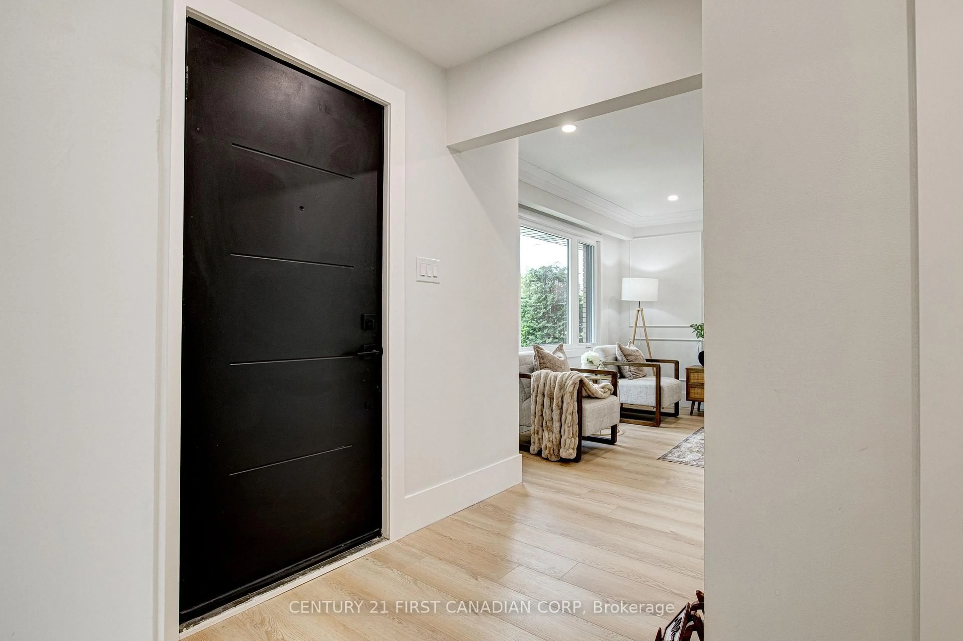 Indoor entryway for 189 EIGHTH Ave, Kitchener Ontario N2C 1S5