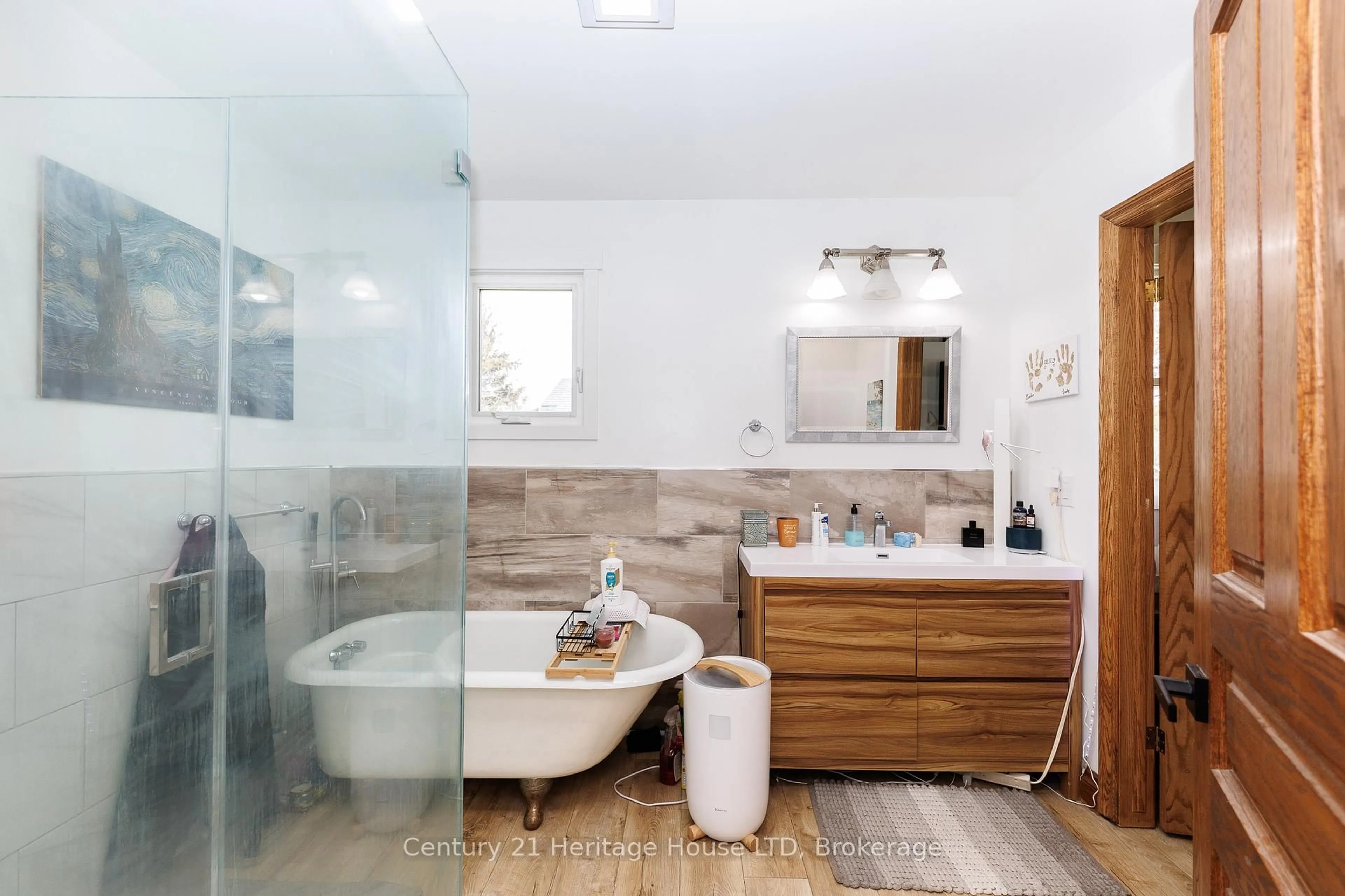 Contemporary bathroom, ceramic/tile floor for 3054 Thunder Bay Rd, Fort Erie Ontario L0S 1N0