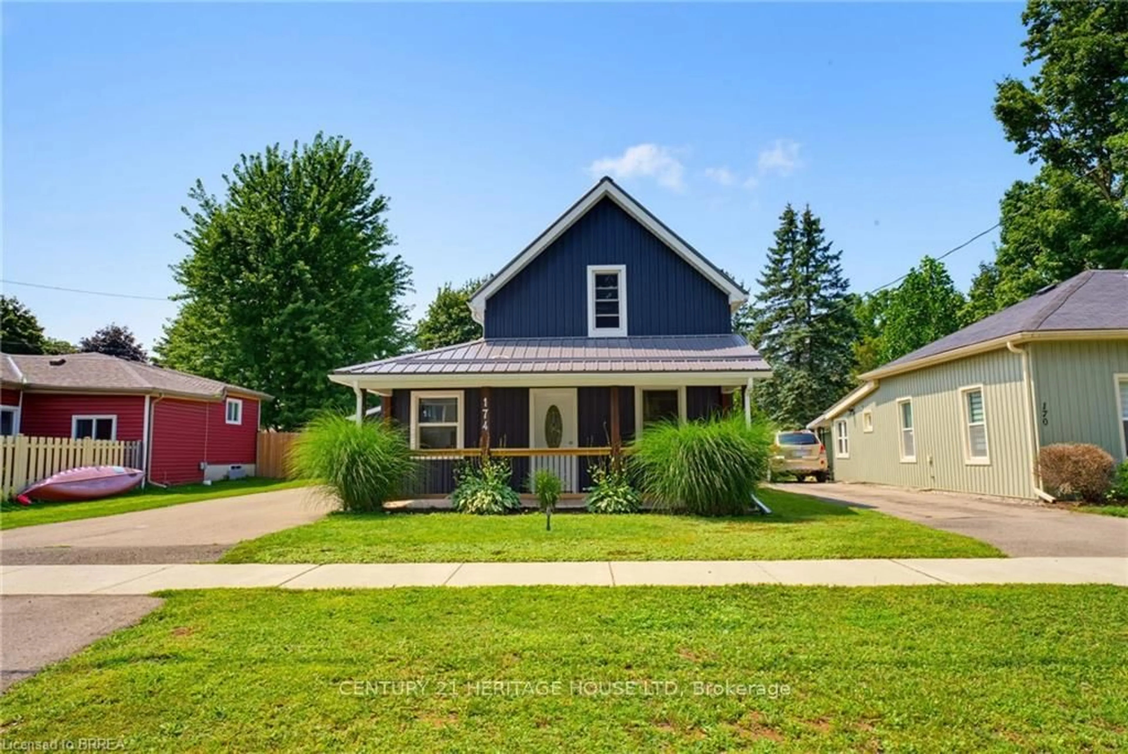 Home with vinyl exterior material, street for 174 Wellington St, Norfolk Ontario N0E 1Y0