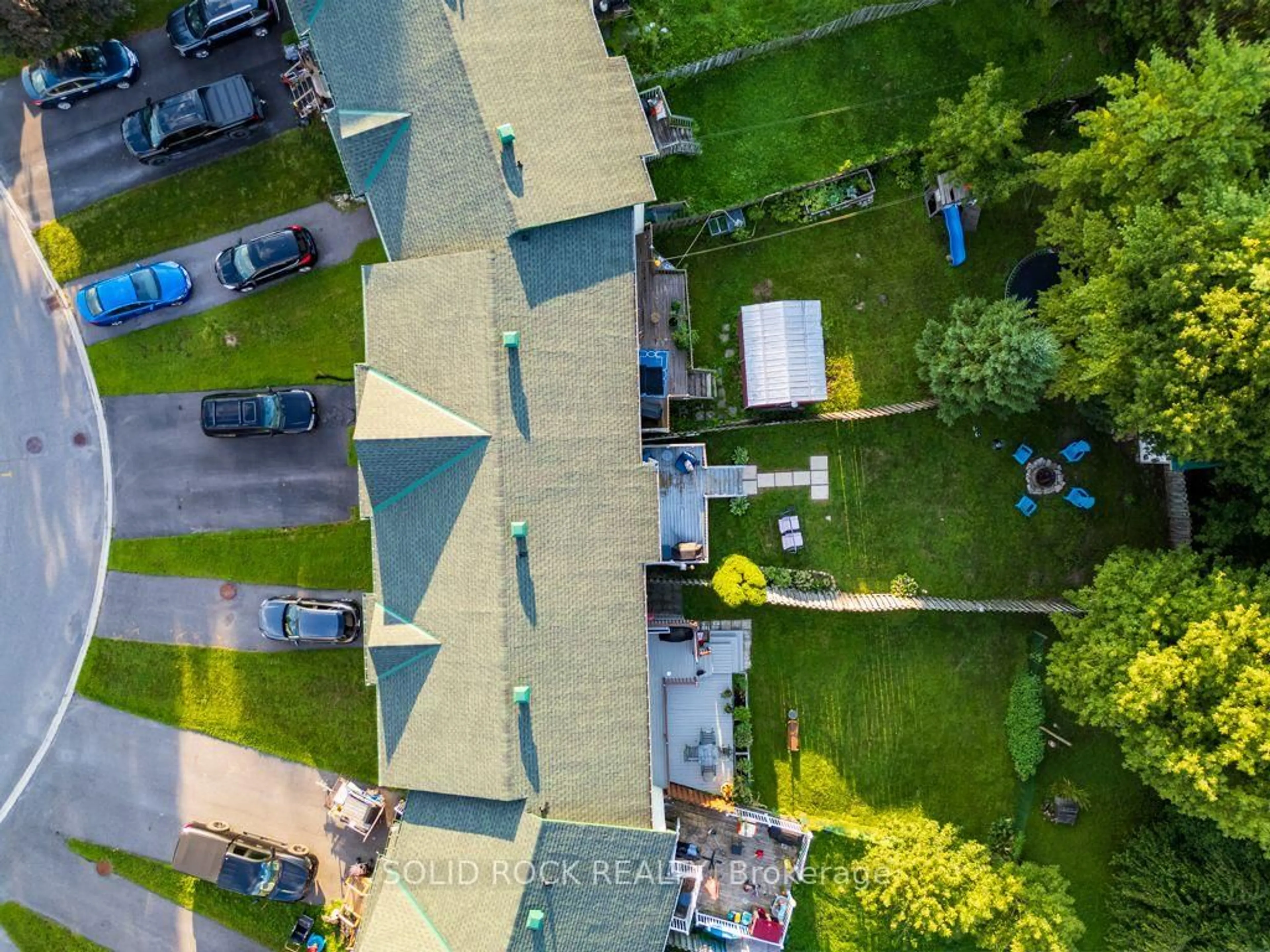 A pic from outside/outdoor area/front of a property/back of a property/a pic from drone, city buildings view from balcony for 733 Morris St, Clarence-Rockland Ontario K4K 1M9