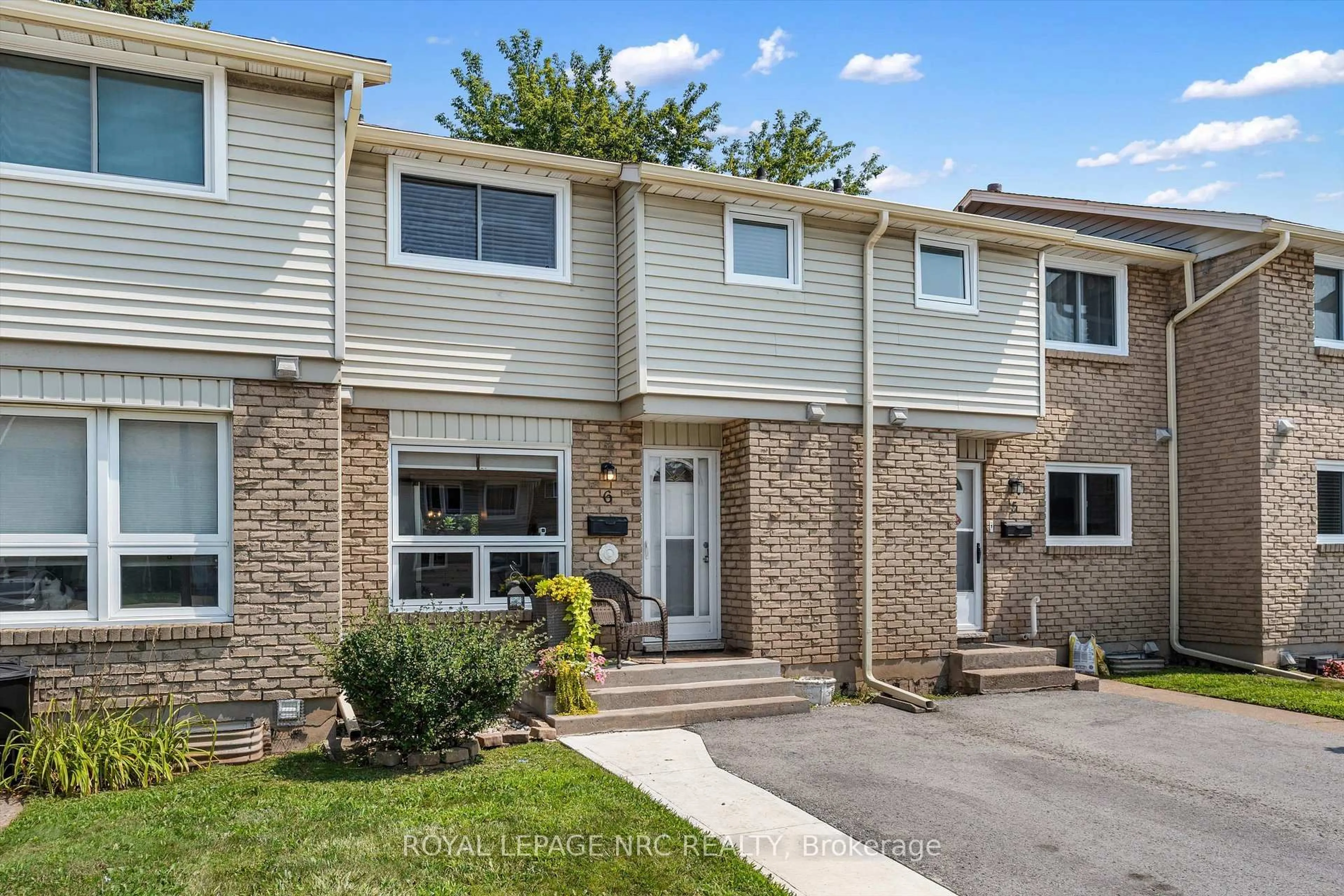 Home with vinyl exterior material, street for 6767 Thorold Stone Rd #6, Niagara Falls Ontario L2J 3W9