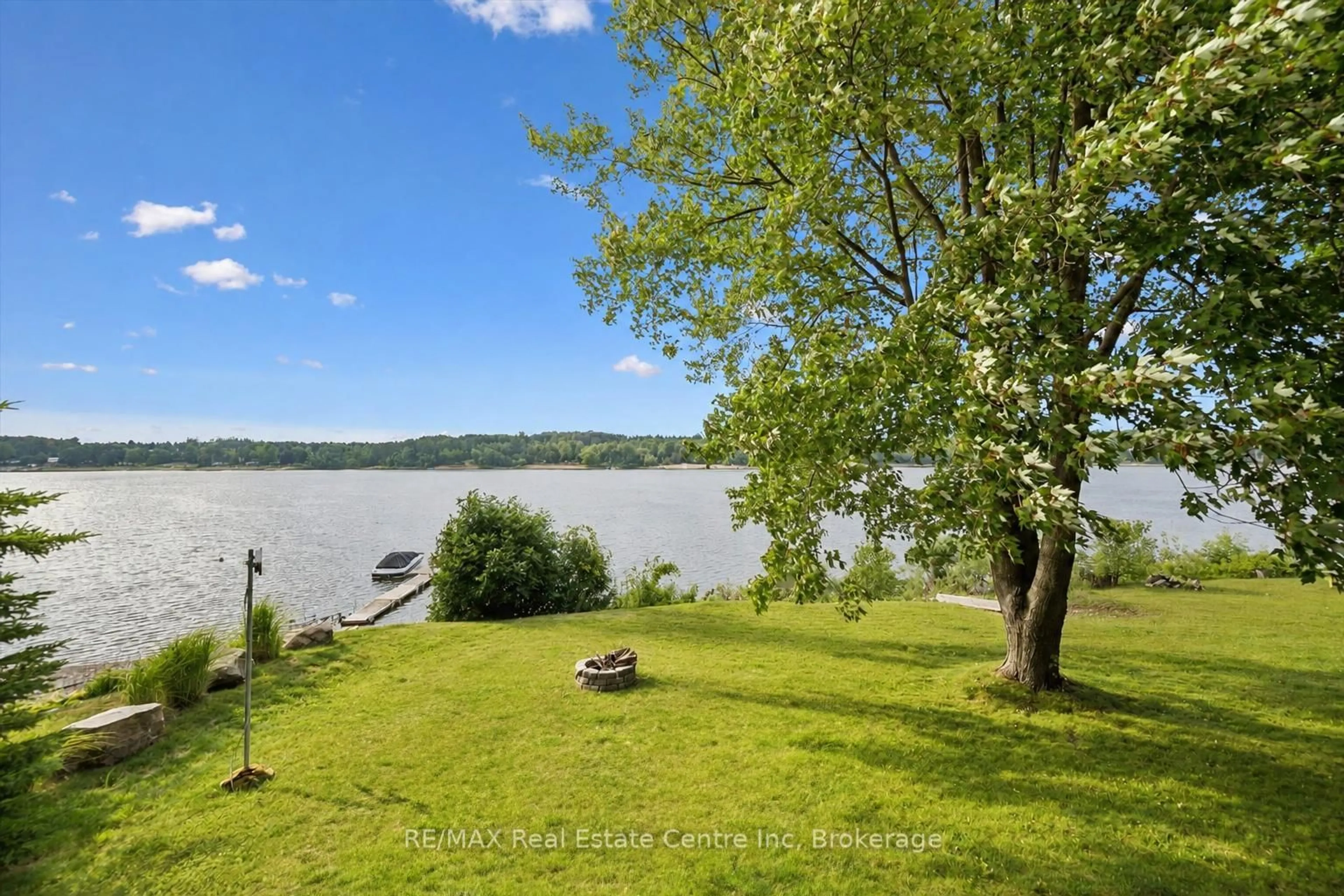 A pic from outside/outdoor area/front of a property/back of a property/a pic from drone, water/lake/river/ocean view for 729 SEVENTH St, Centre Wellington Ontario N0B 1J0