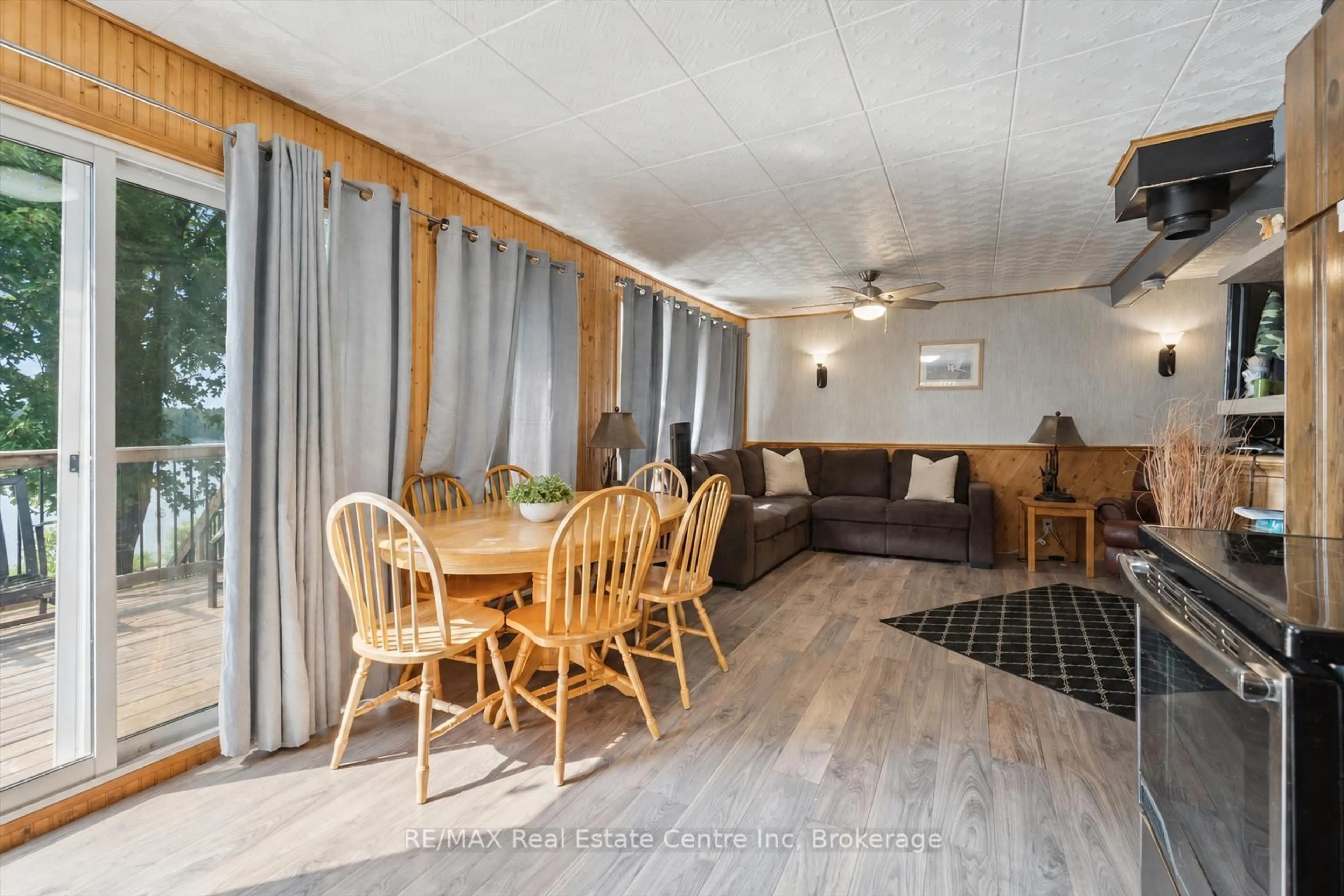 Dining room, wood/laminate floor for 729 SEVENTH St, Centre Wellington Ontario N0B 1J0