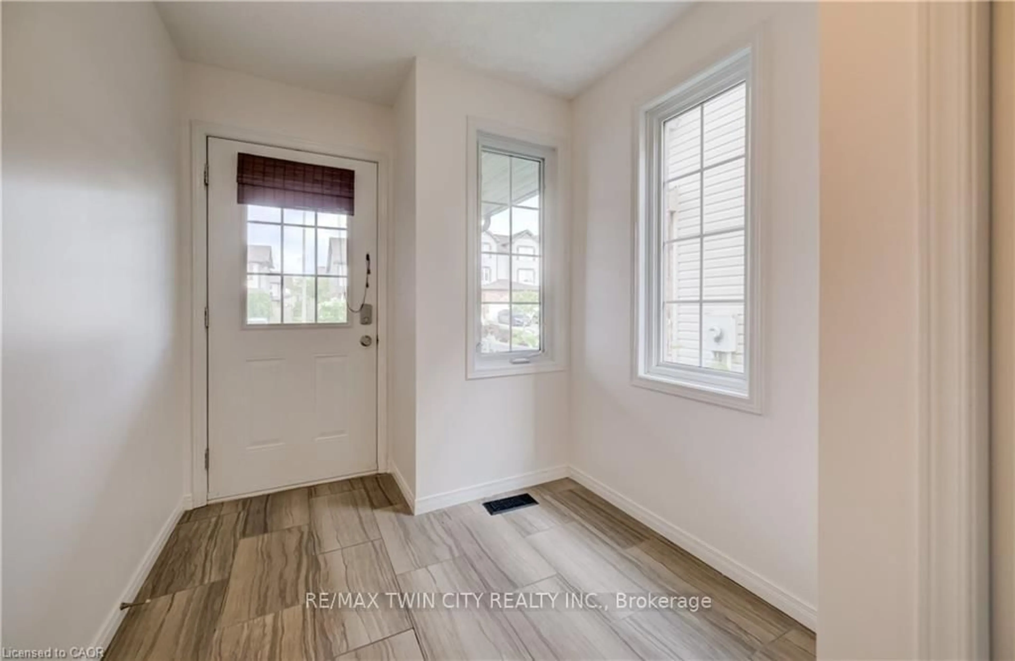 Indoor entryway for 67 CHANTILLY St, Kitchener Ontario N2R 1V3