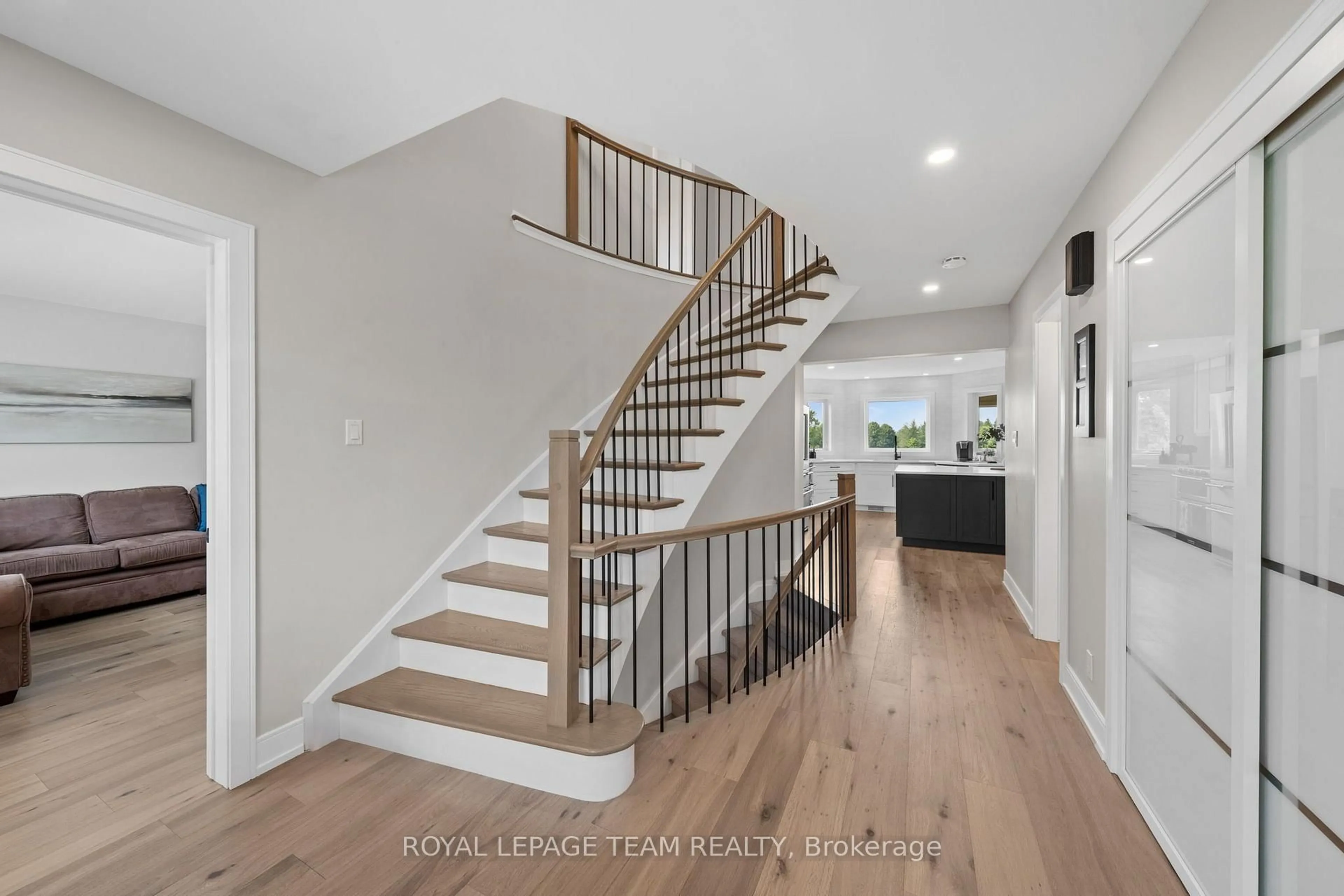 Stairs for 1095 Bravar Dr, Manotick Ontario K4M 1G2