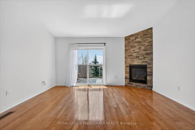 138 Village Cres, Peterborough 5