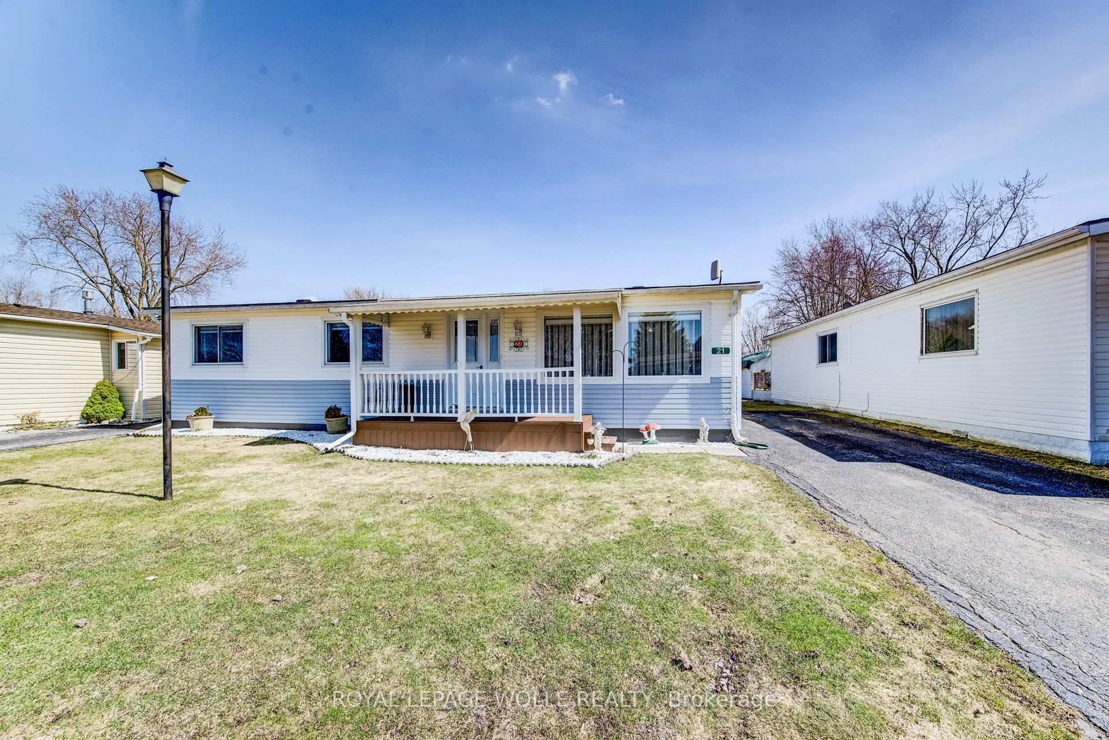 Home with vinyl exterior material, street for 21 Fairview Cres, North Perth Ontario N4W 3G8