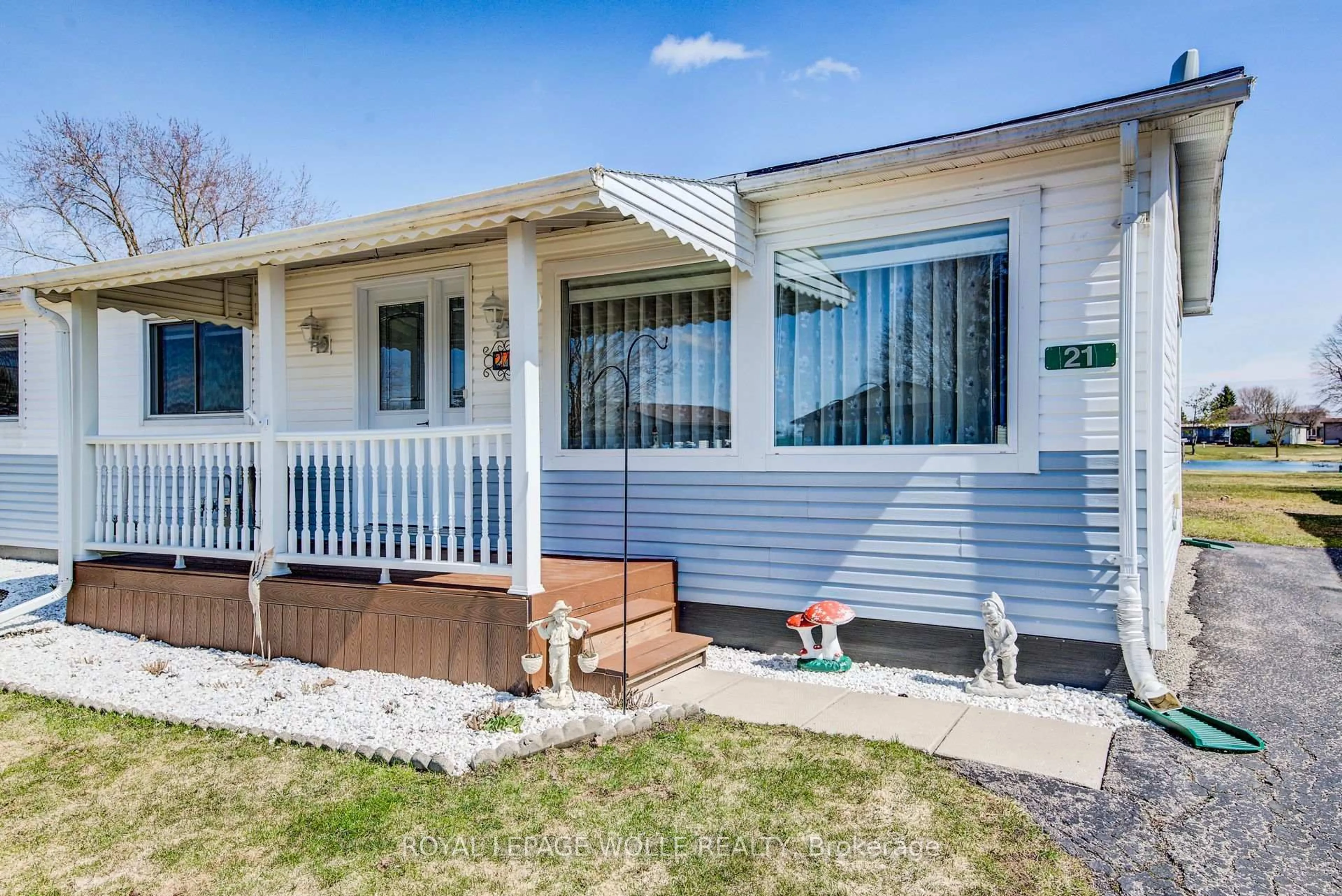 Home with vinyl exterior material, street for 21 Fairview Cres, North Perth Ontario N4W 3G8