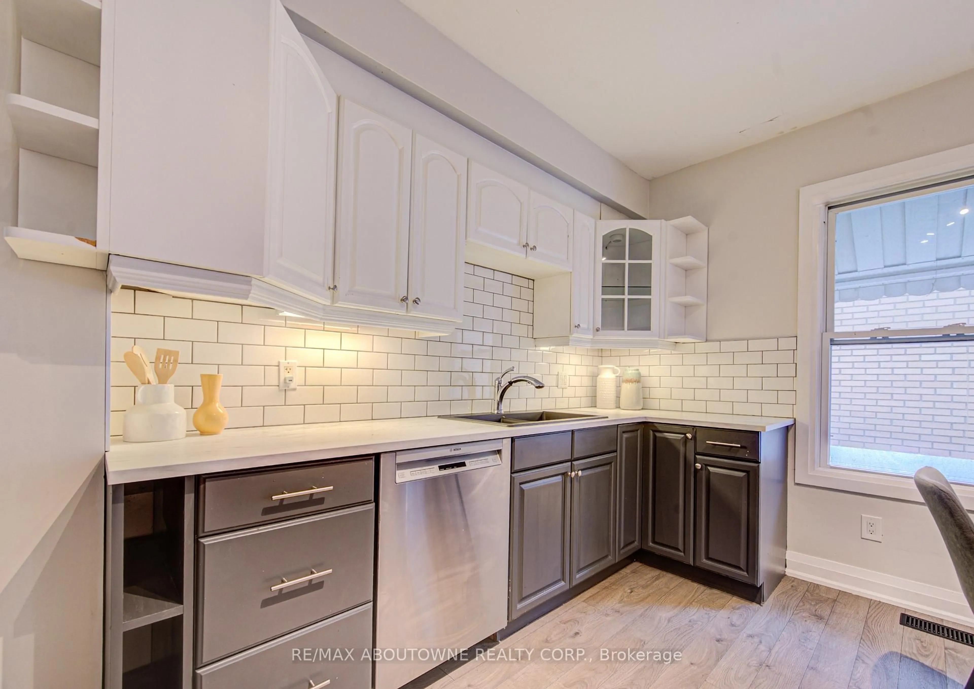 Unknown for 227 East 23rd St, Hamilton Ontario L8V 2X2