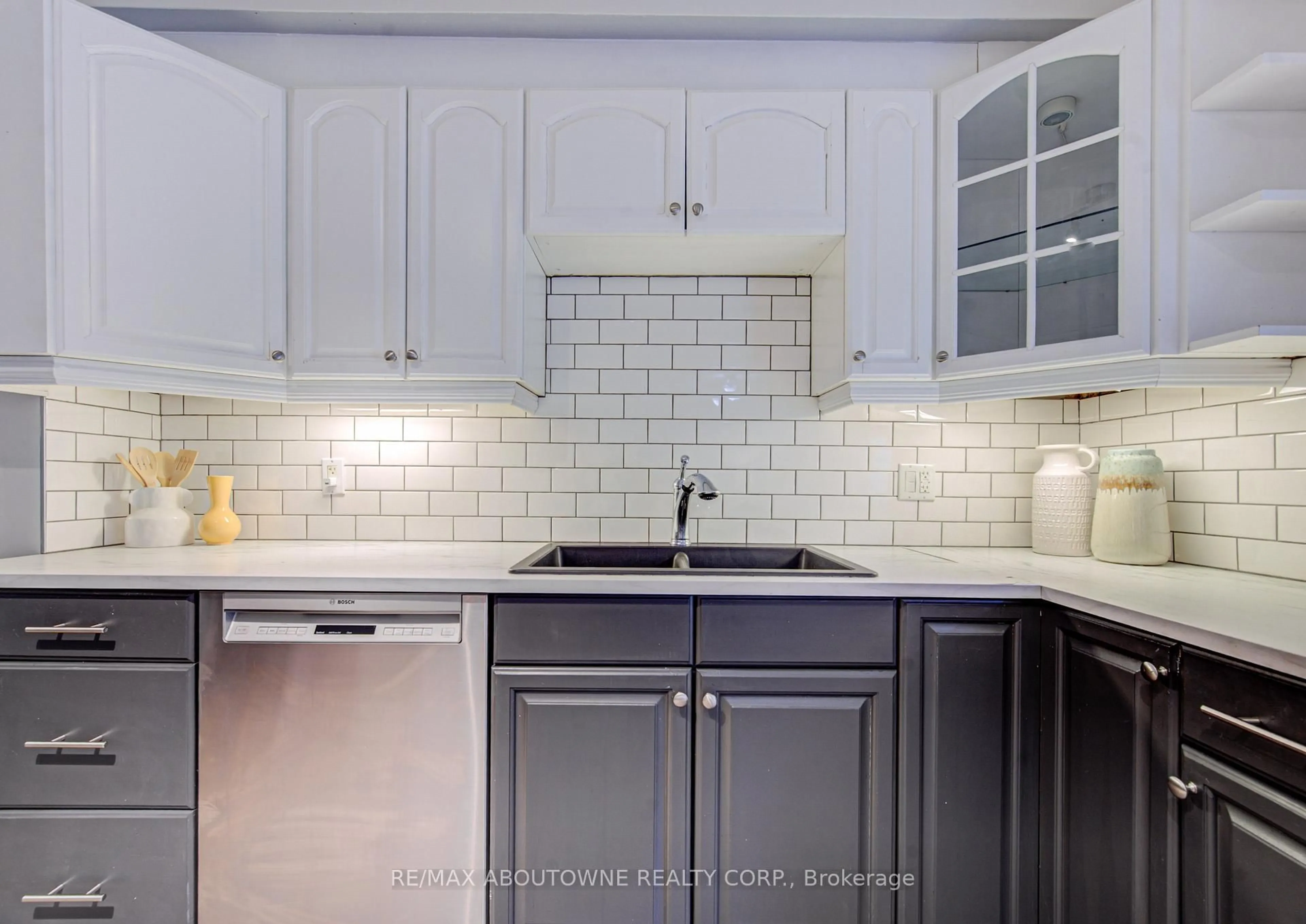 Unknown for 227 East 23rd St, Hamilton Ontario L8V 2X2