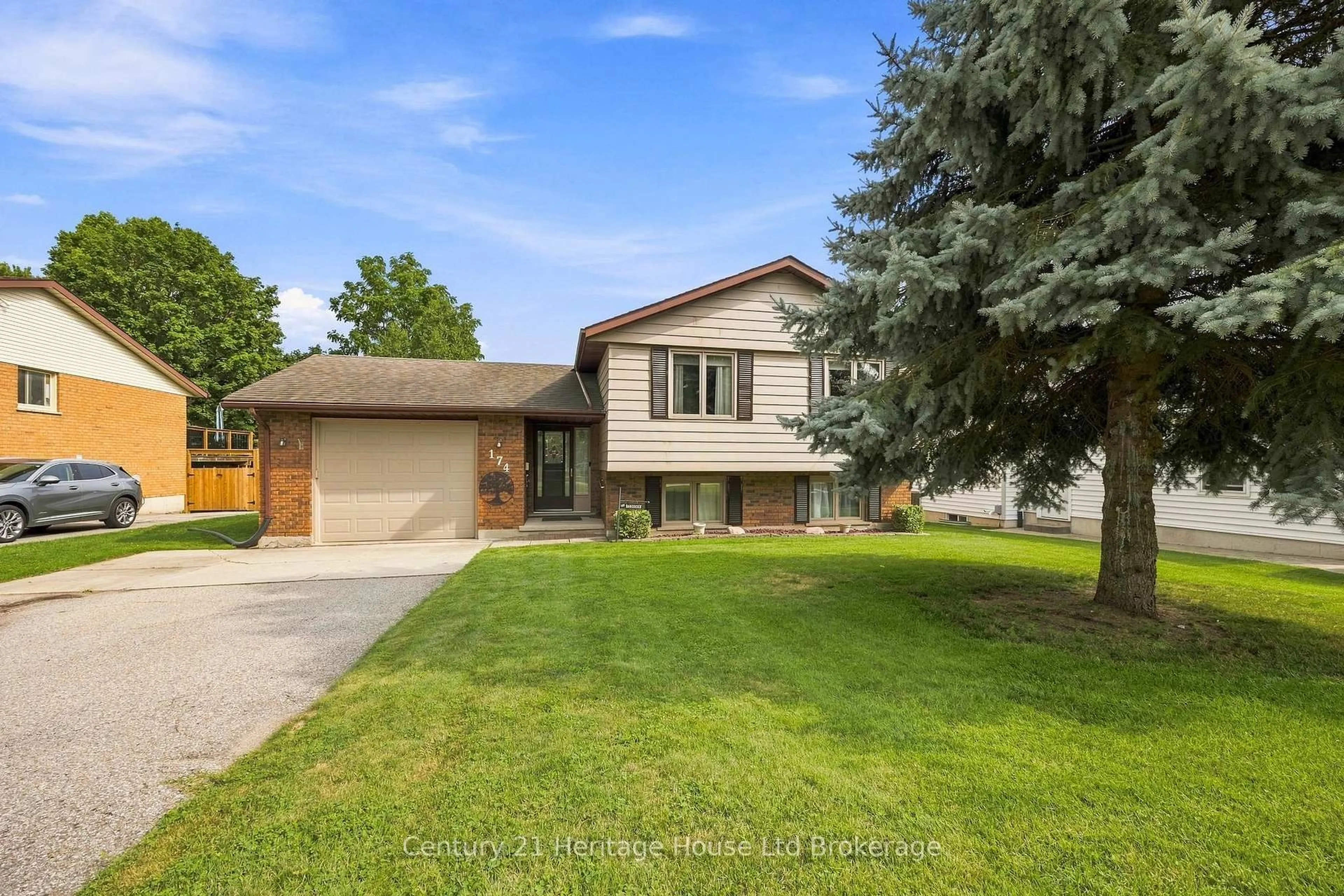 Home with vinyl exterior material, street for 174 Metcalfe St, Ingersoll Ontario N5C 1M9