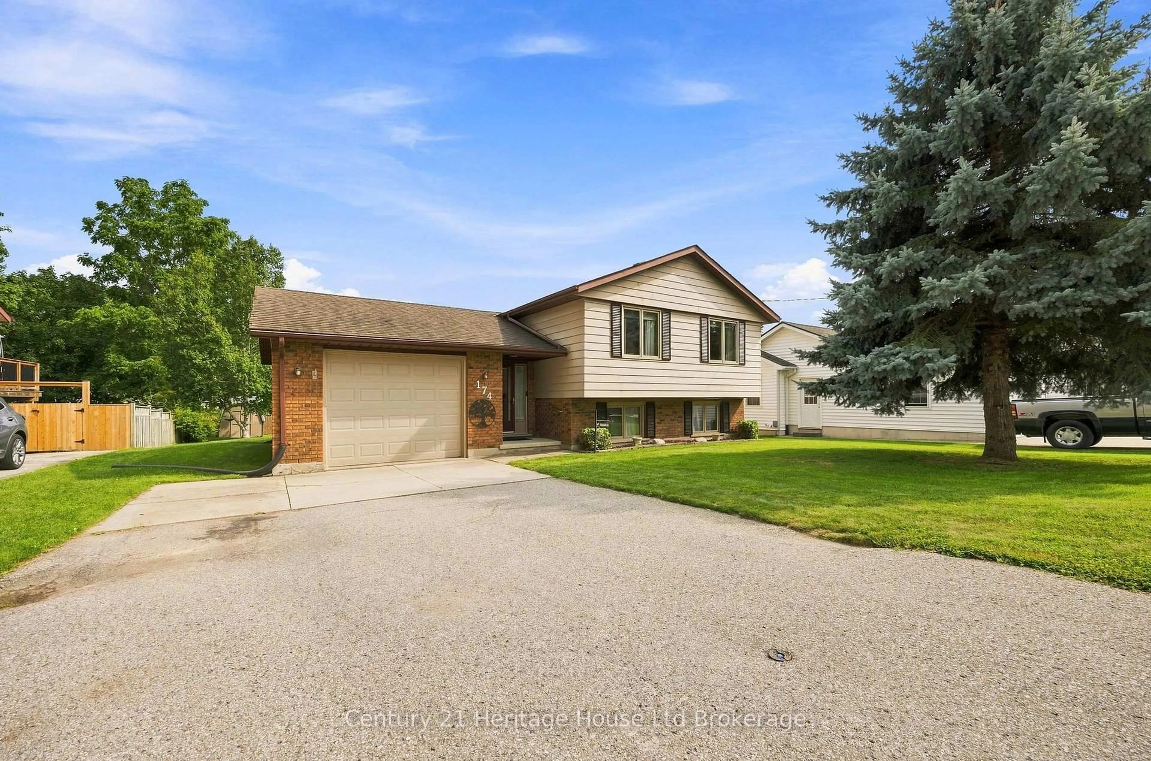 Home with vinyl exterior material, street for 174 Metcalfe St, Ingersoll Ontario N5C 1M9