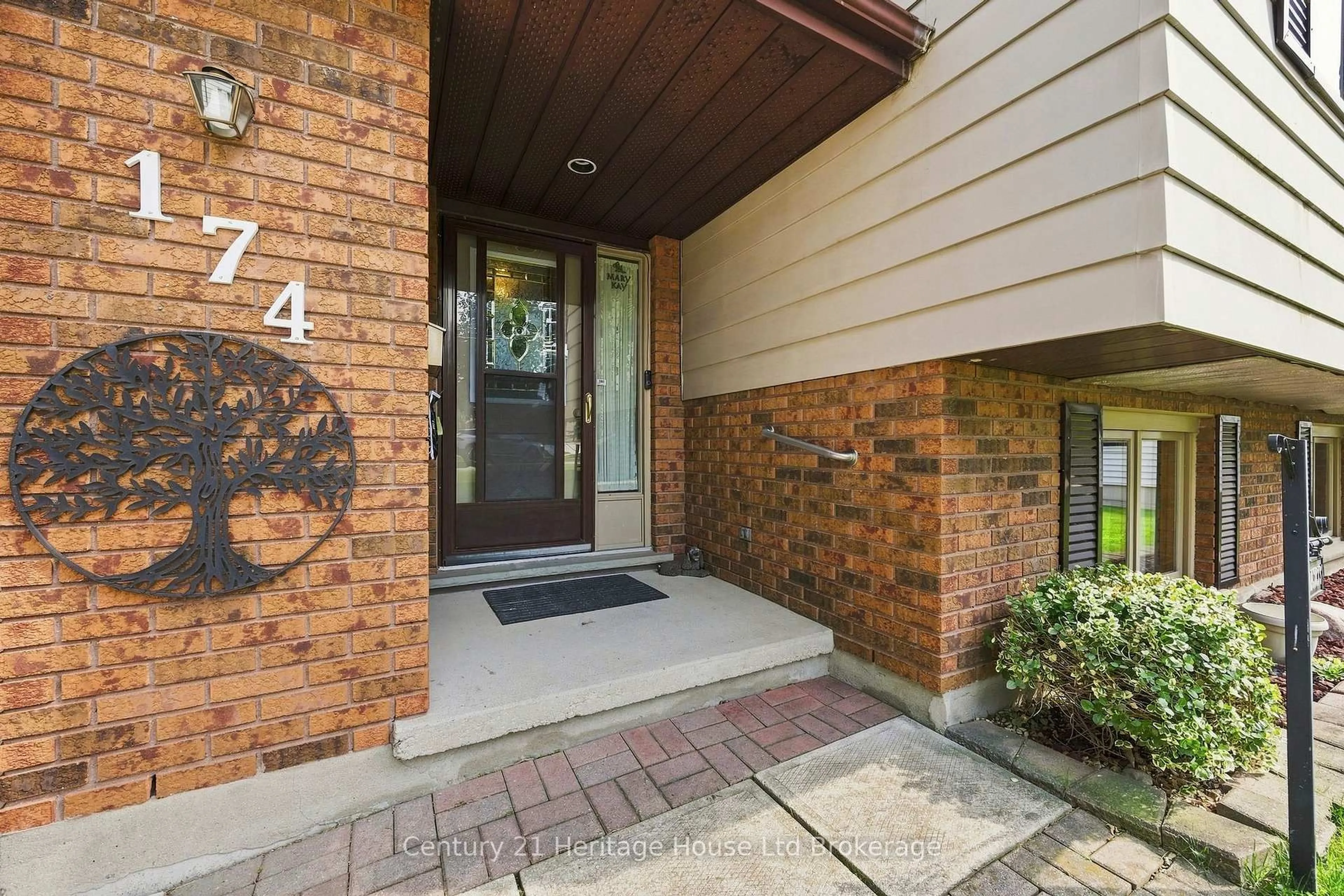 Unknown for 174 Metcalfe St, Ingersoll Ontario N5C 1M9