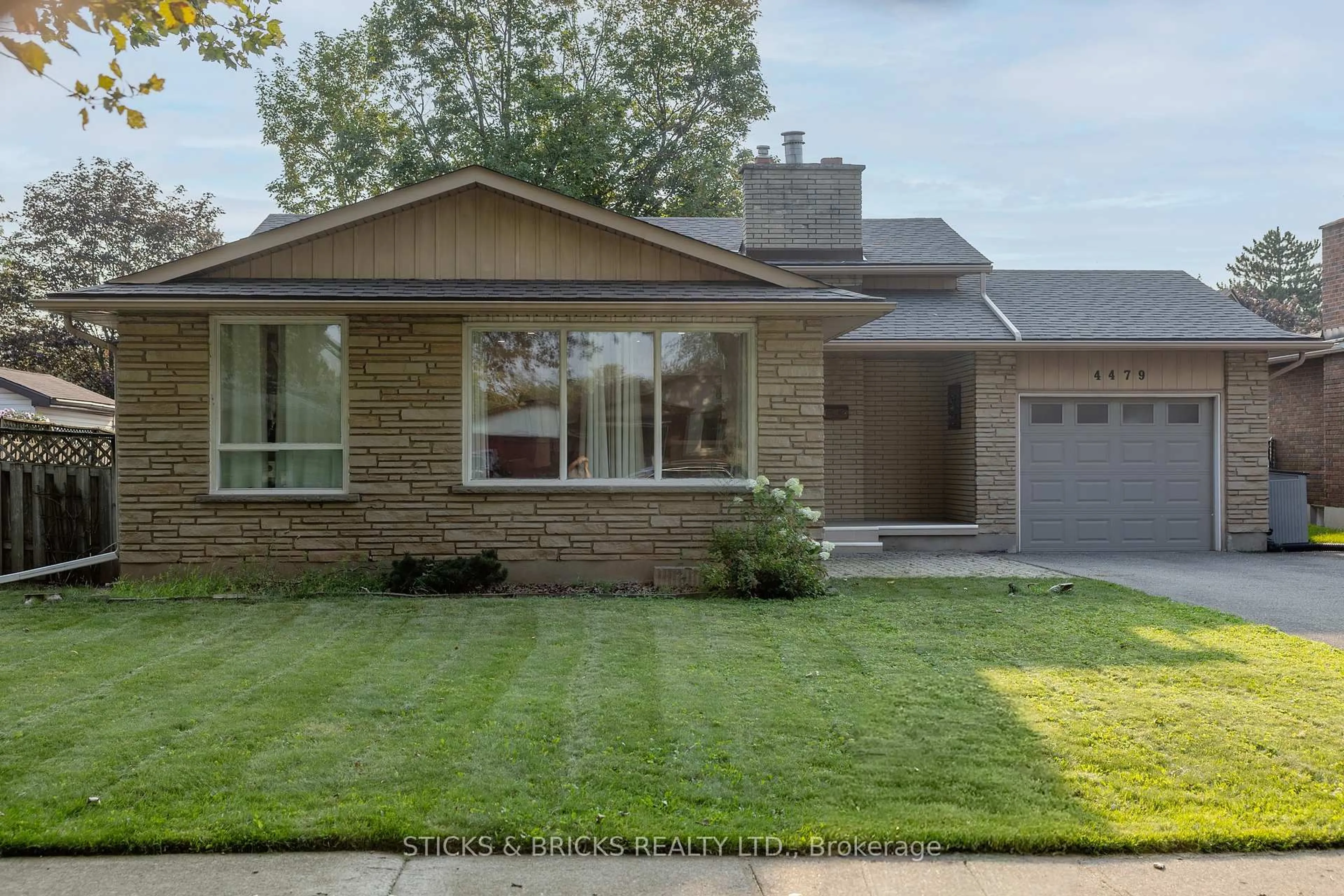 Home with brick exterior material, street for 4479 Mitchell Ave, Niagara Falls Ontario L2E 6R6