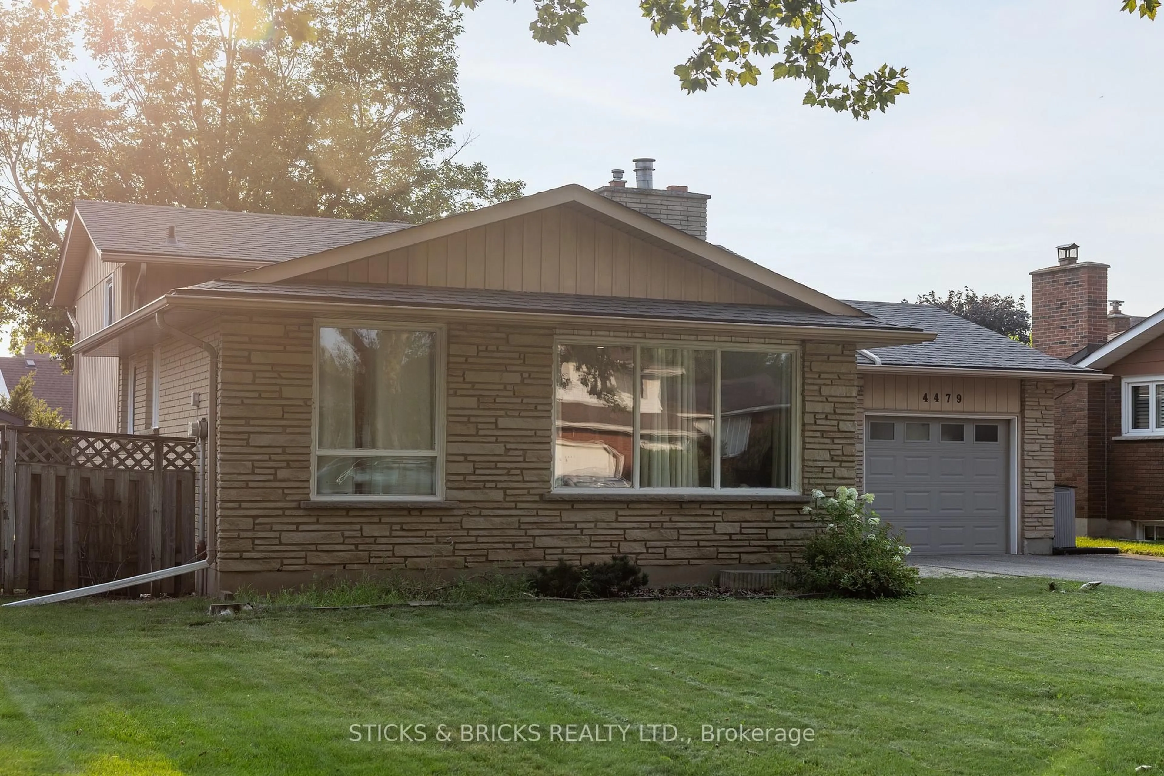 Home with brick exterior material, street for 4479 Mitchell Ave, Niagara Falls Ontario L2E 6R6