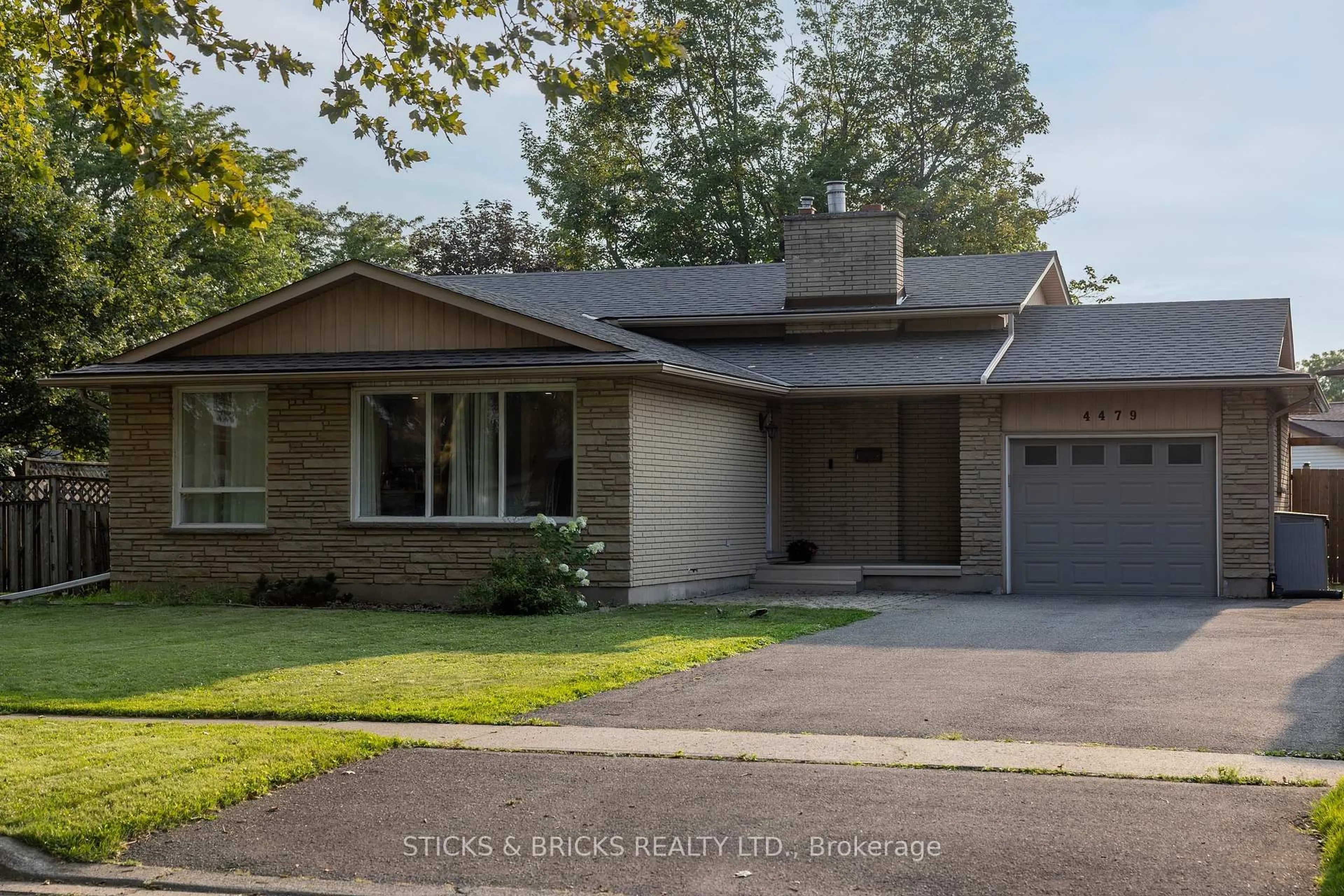 Home with brick exterior material, street for 4479 Mitchell Ave, Niagara Falls Ontario L2E 6R6