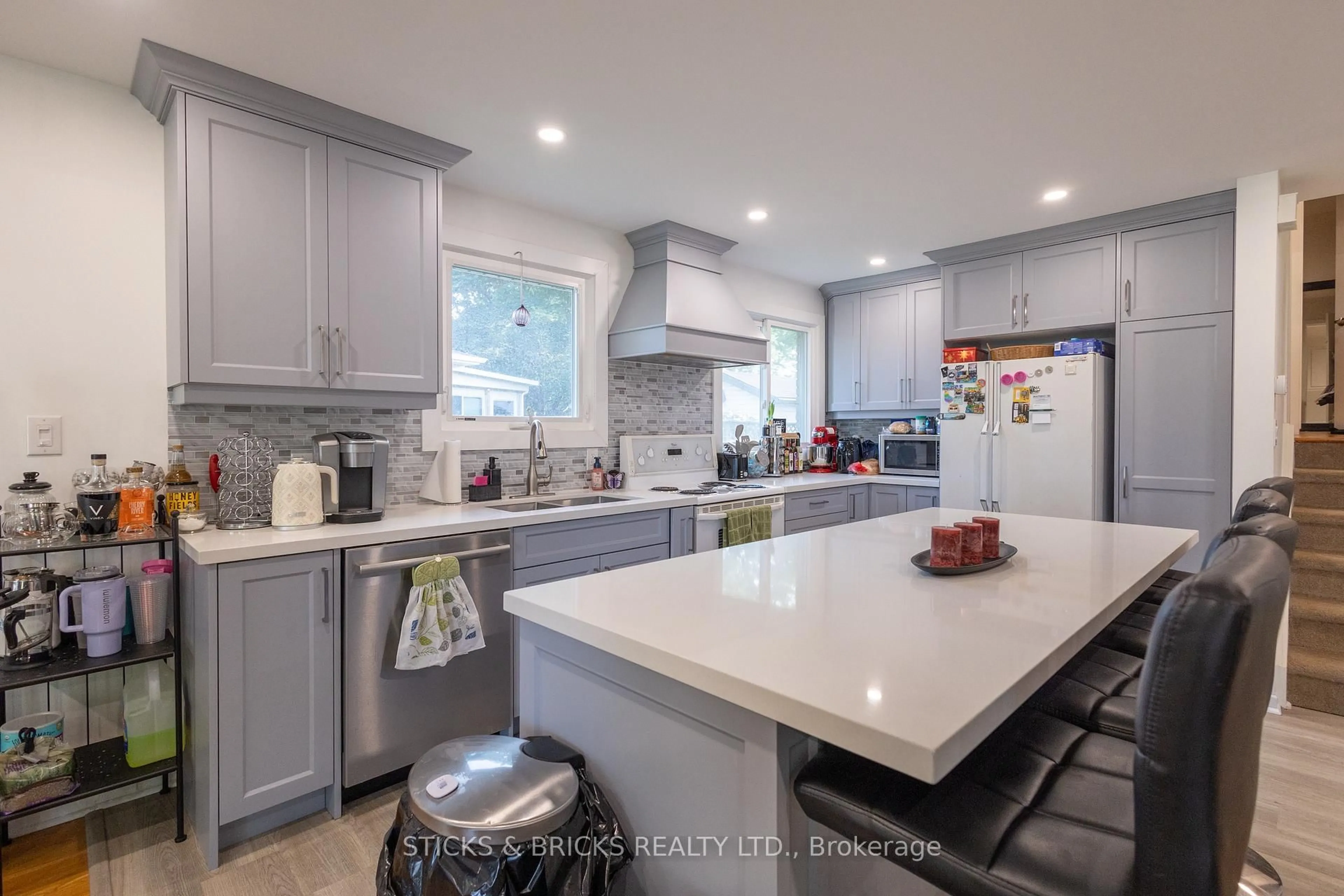 Open concept kitchen, ceramic/tile floor for 4479 Mitchell Ave, Niagara Falls Ontario L2E 6R6