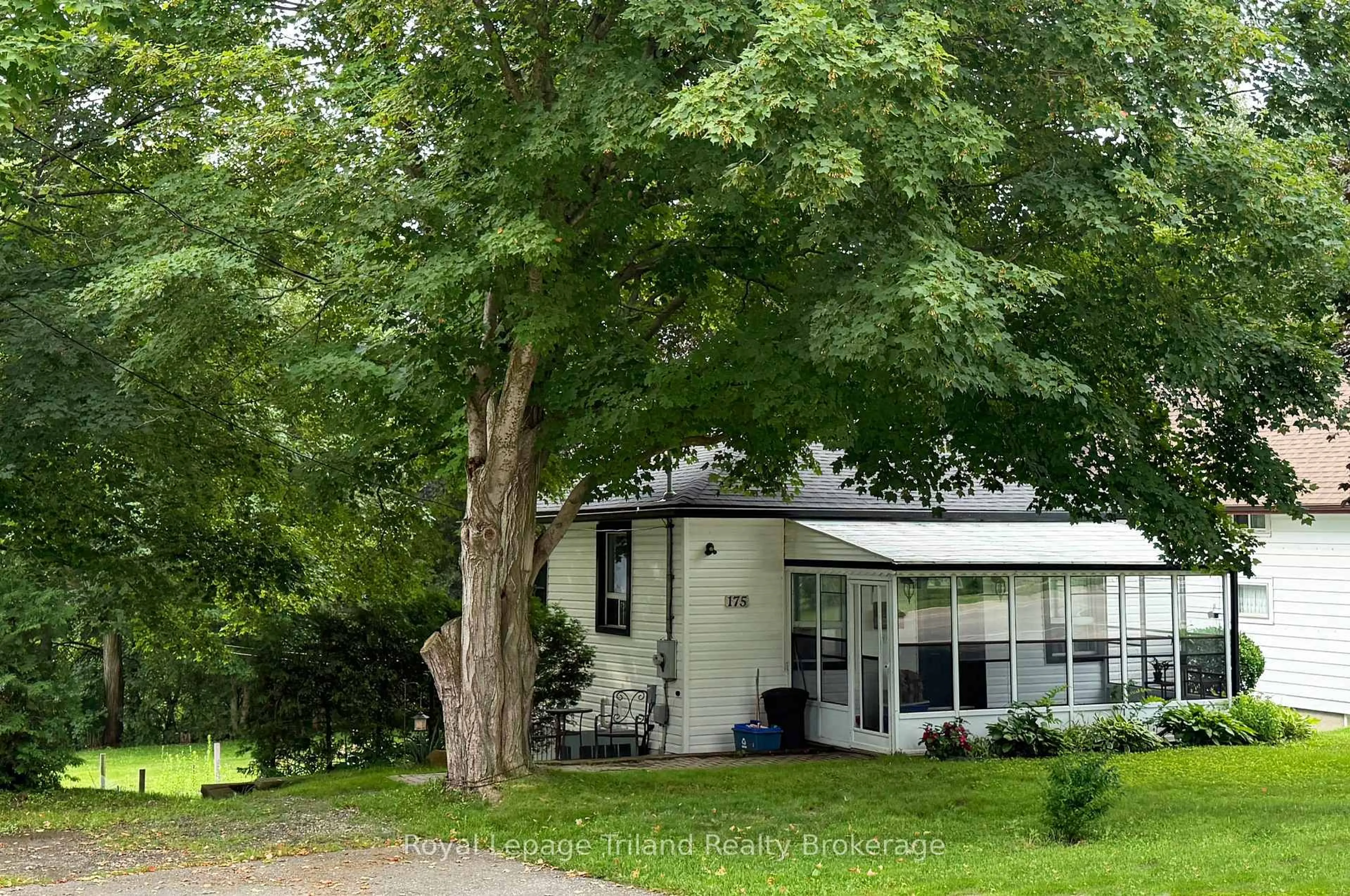 Patio, street for 175 Bell St, Ingersoll Ontario N5C 2P2