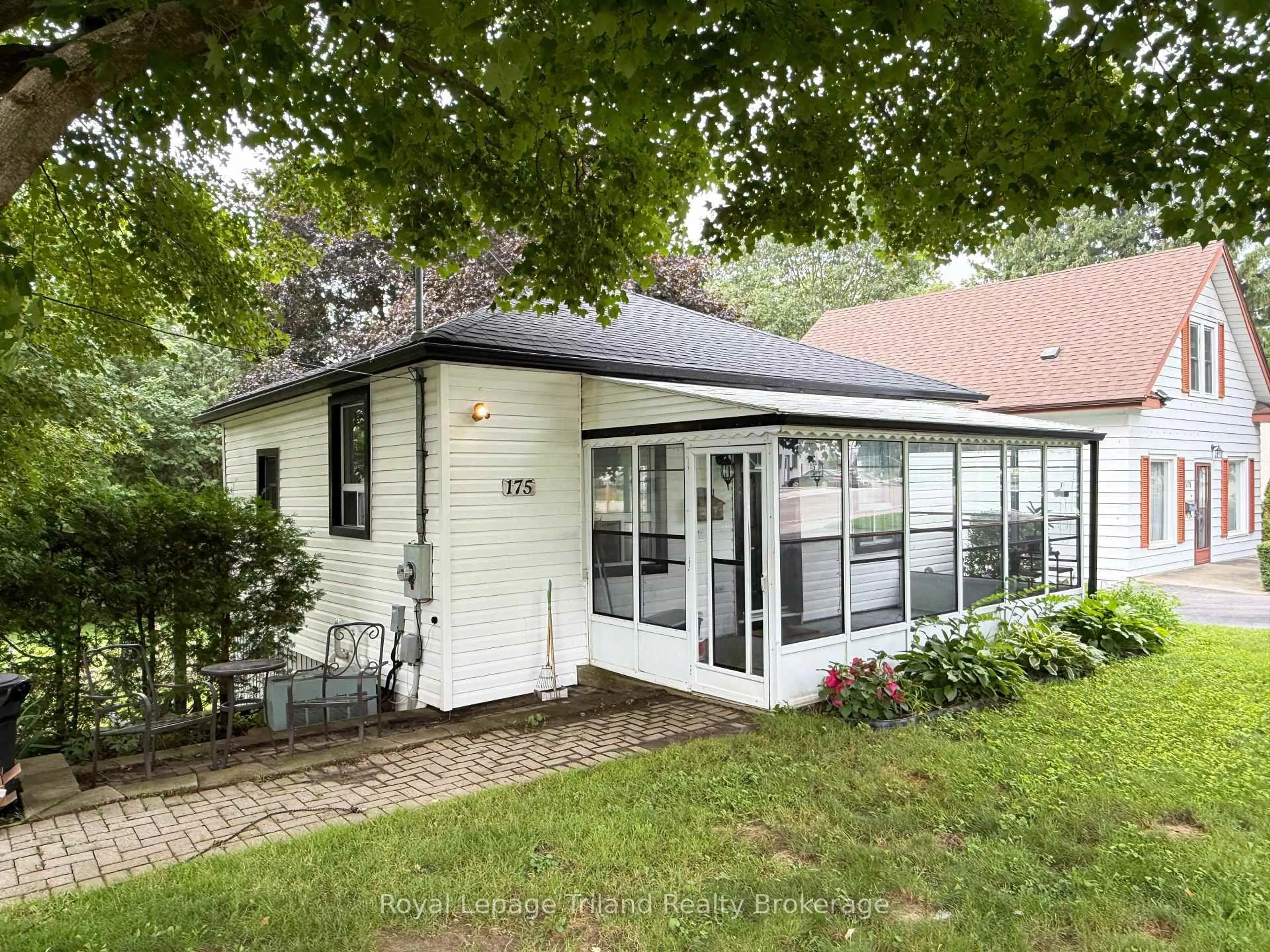 Unknown for 175 Bell St, Ingersoll Ontario N5C 2P2