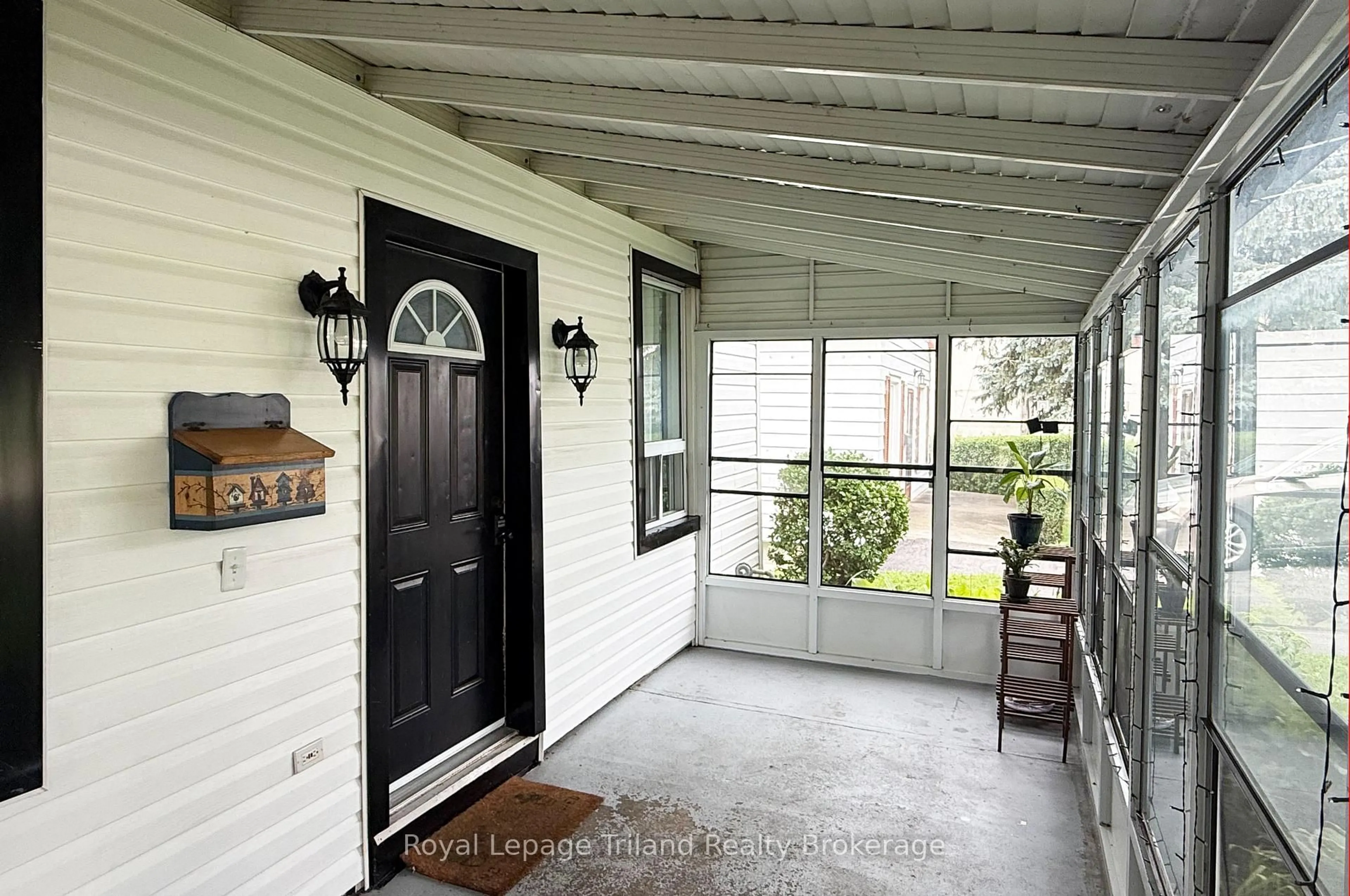 Indoor entryway for 175 Bell St, Ingersoll Ontario N5C 2P2