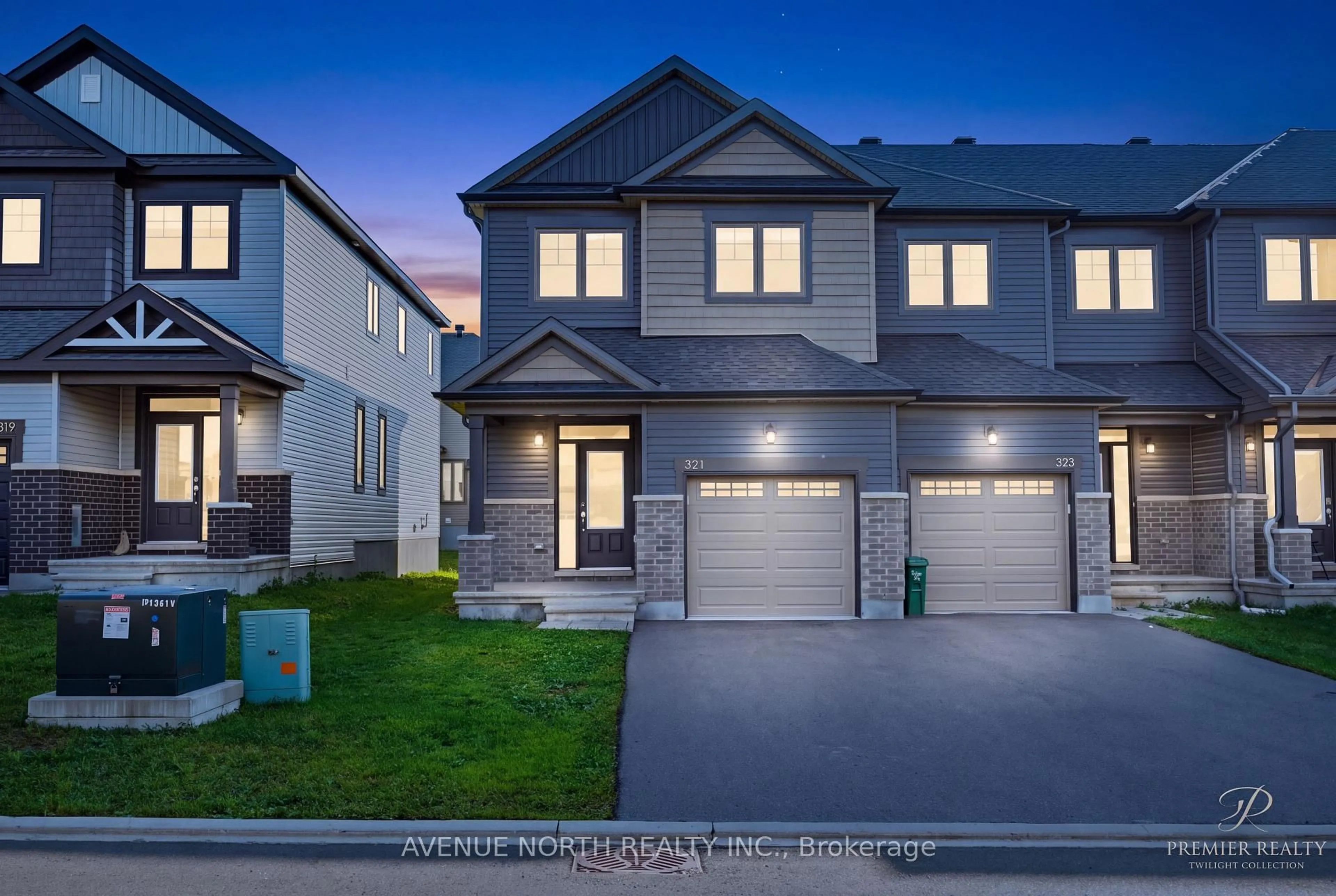 Home with vinyl exterior material, street for 321 Grackle St, Ottawa Ontario K1X 0G6