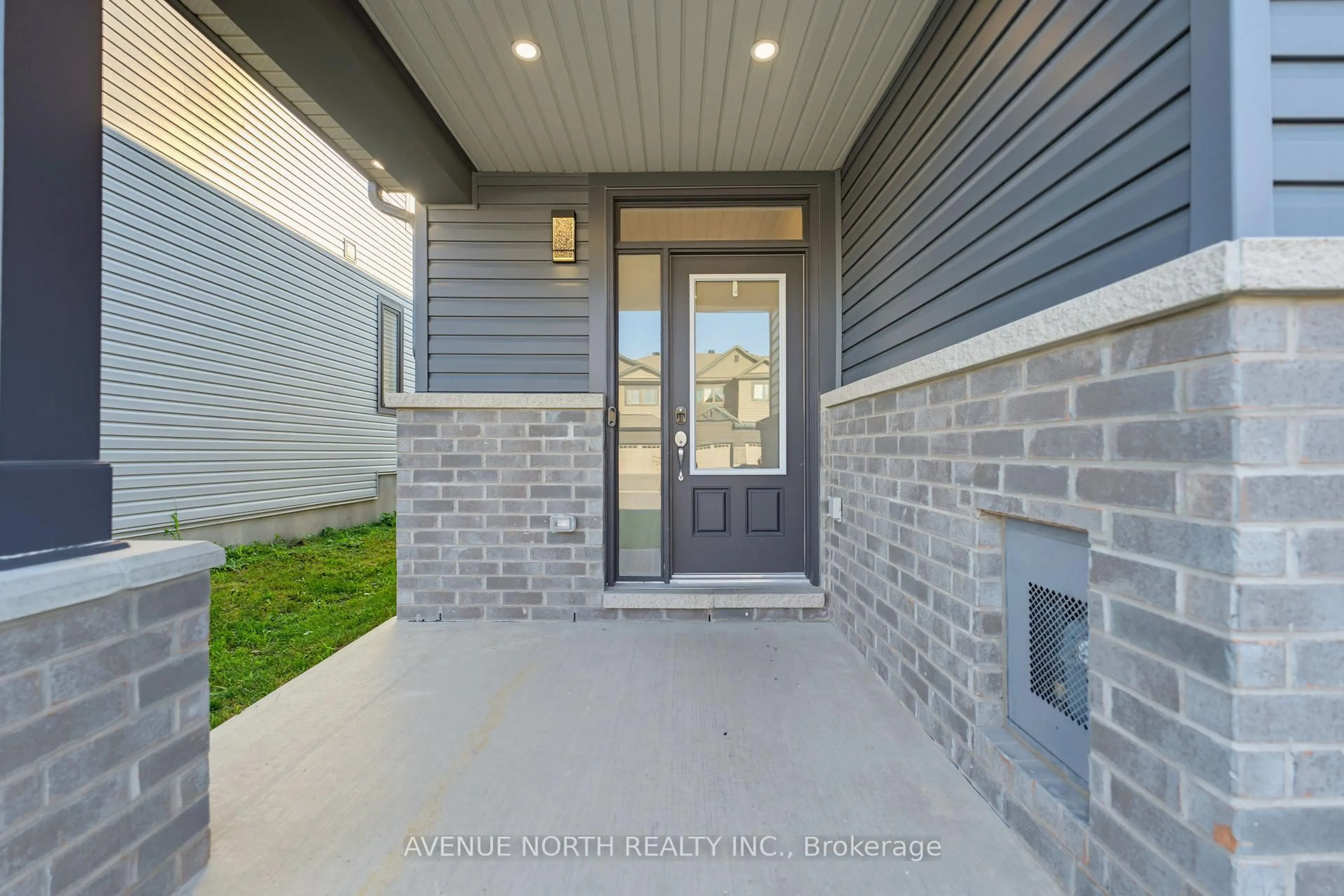 Unknown for 321 Grackle St, Ottawa Ontario K1X 0G6