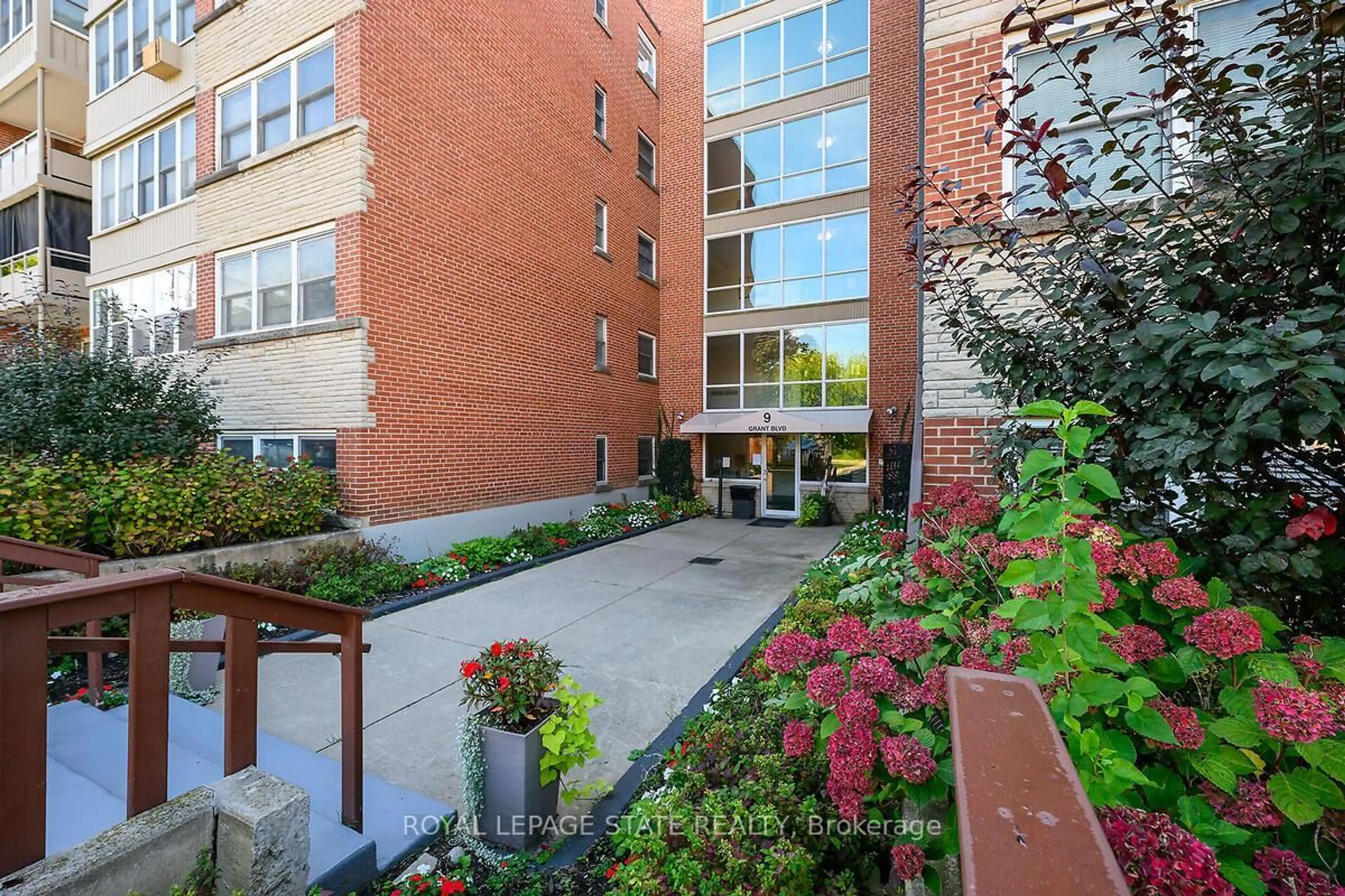 Unknown for 9 Grant Blvd #107, Hamilton Ontario L9H 4L5